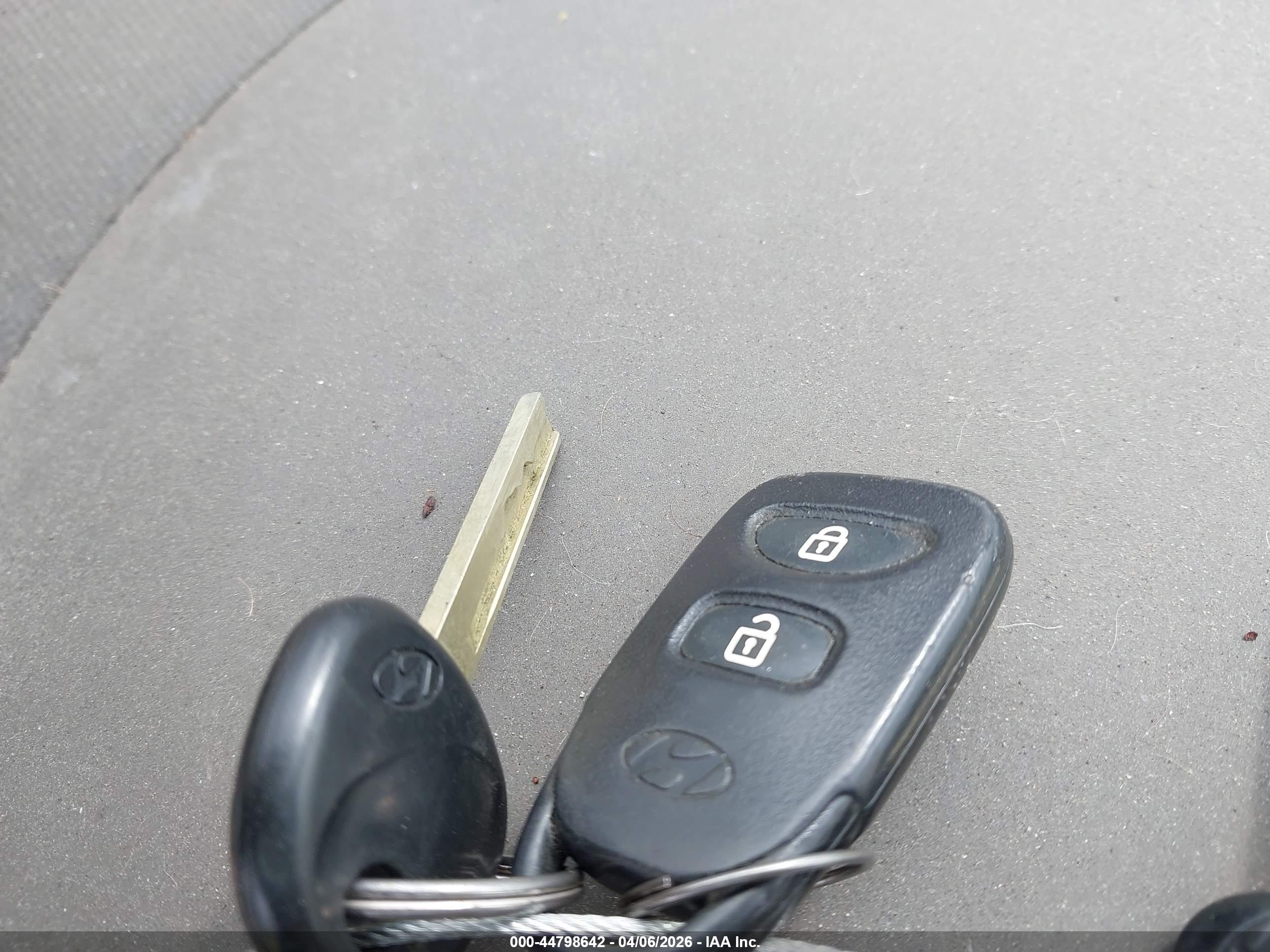 HYUNDAI ACCENT image 11