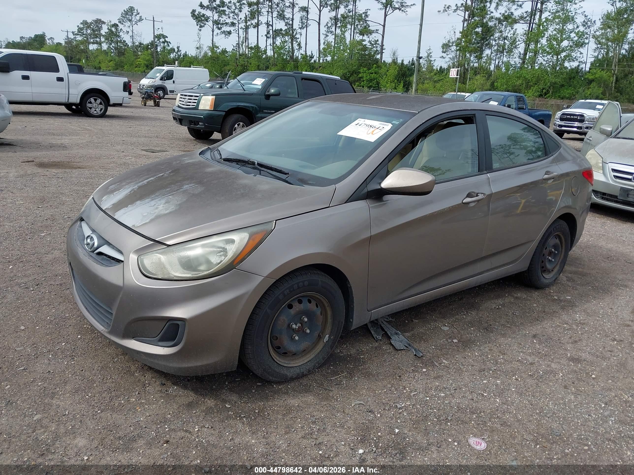 HYUNDAI ACCENT image 2