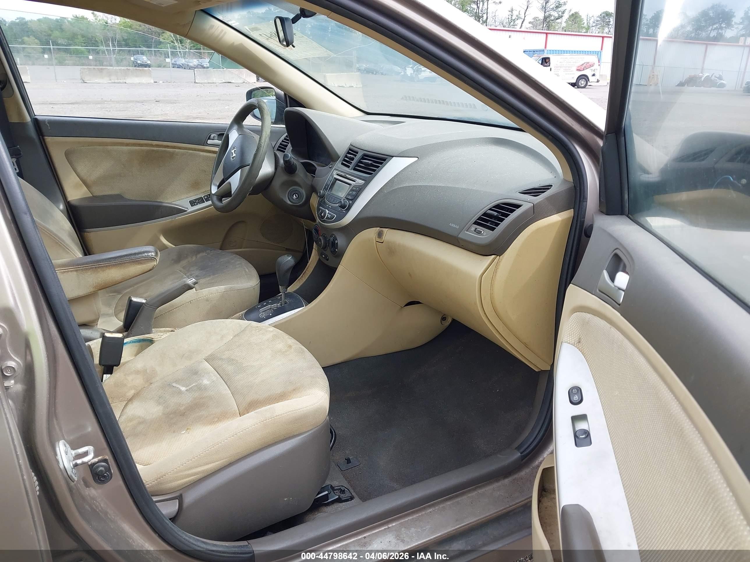 HYUNDAI ACCENT image 5