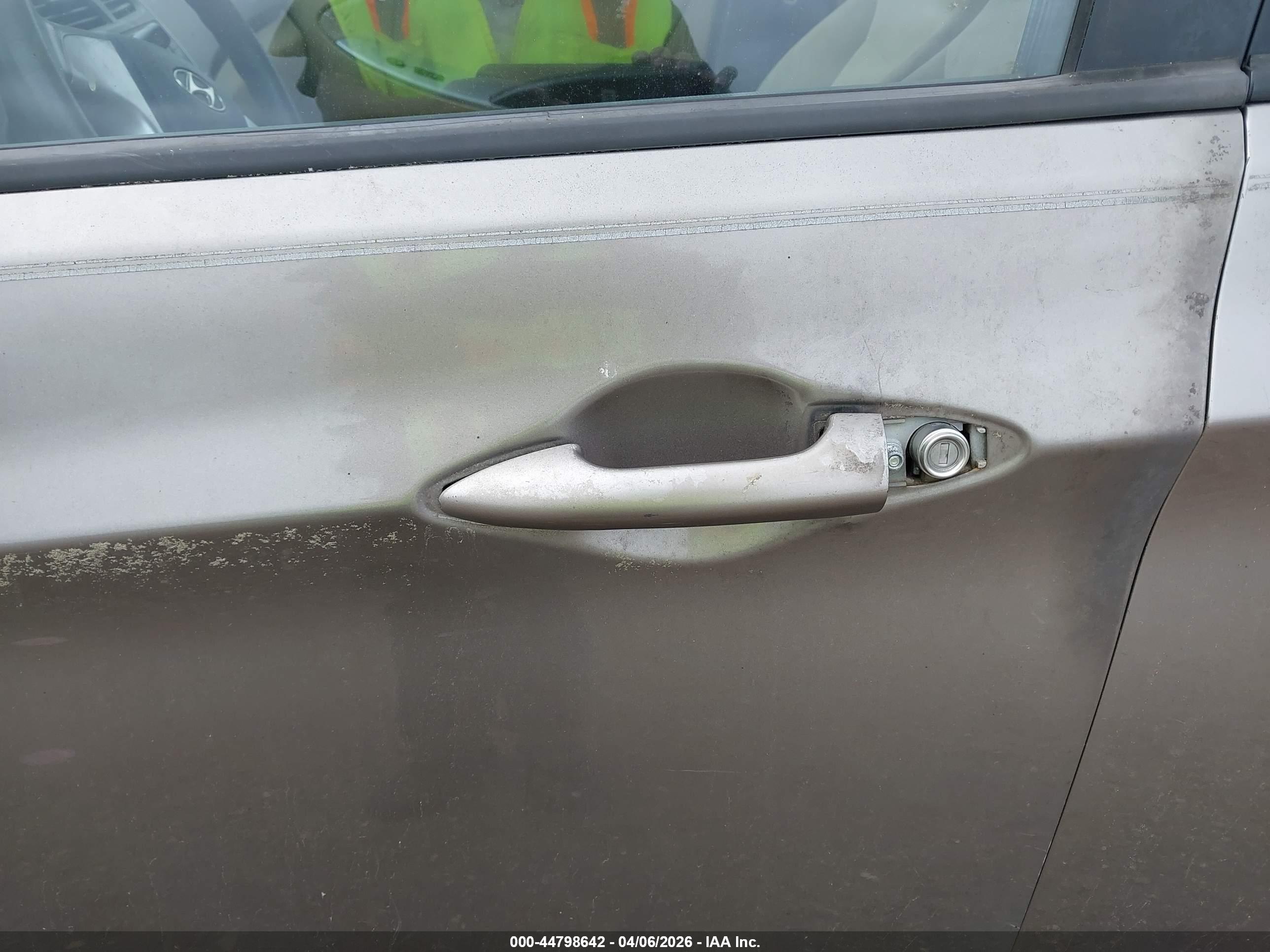 HYUNDAI ACCENT image 6