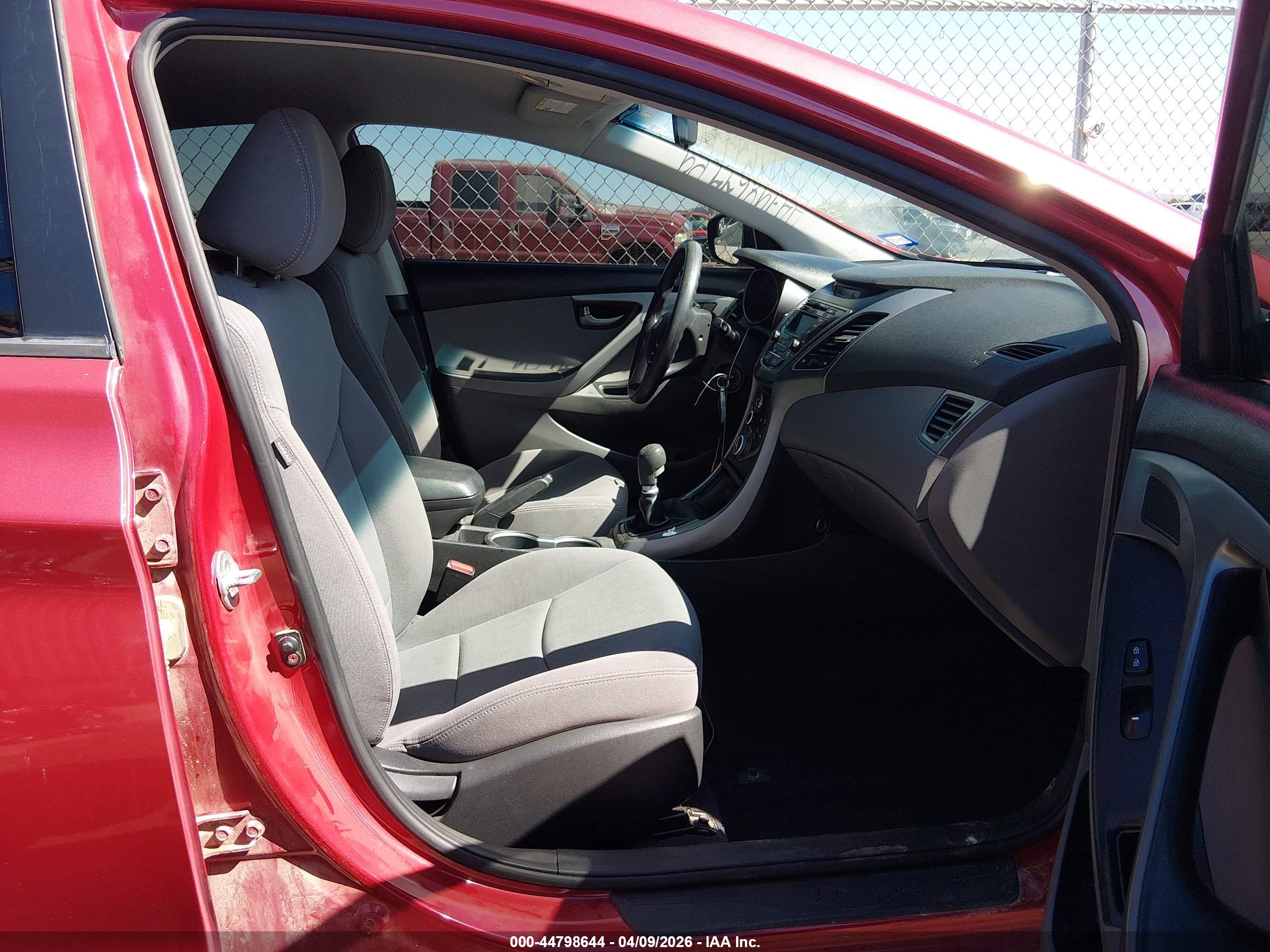 HYUNDAI ELANTRA image 5