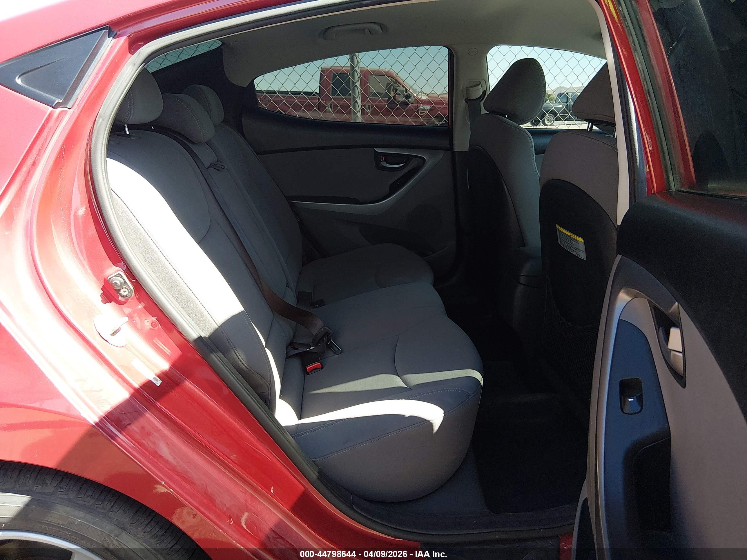 HYUNDAI ELANTRA image 8