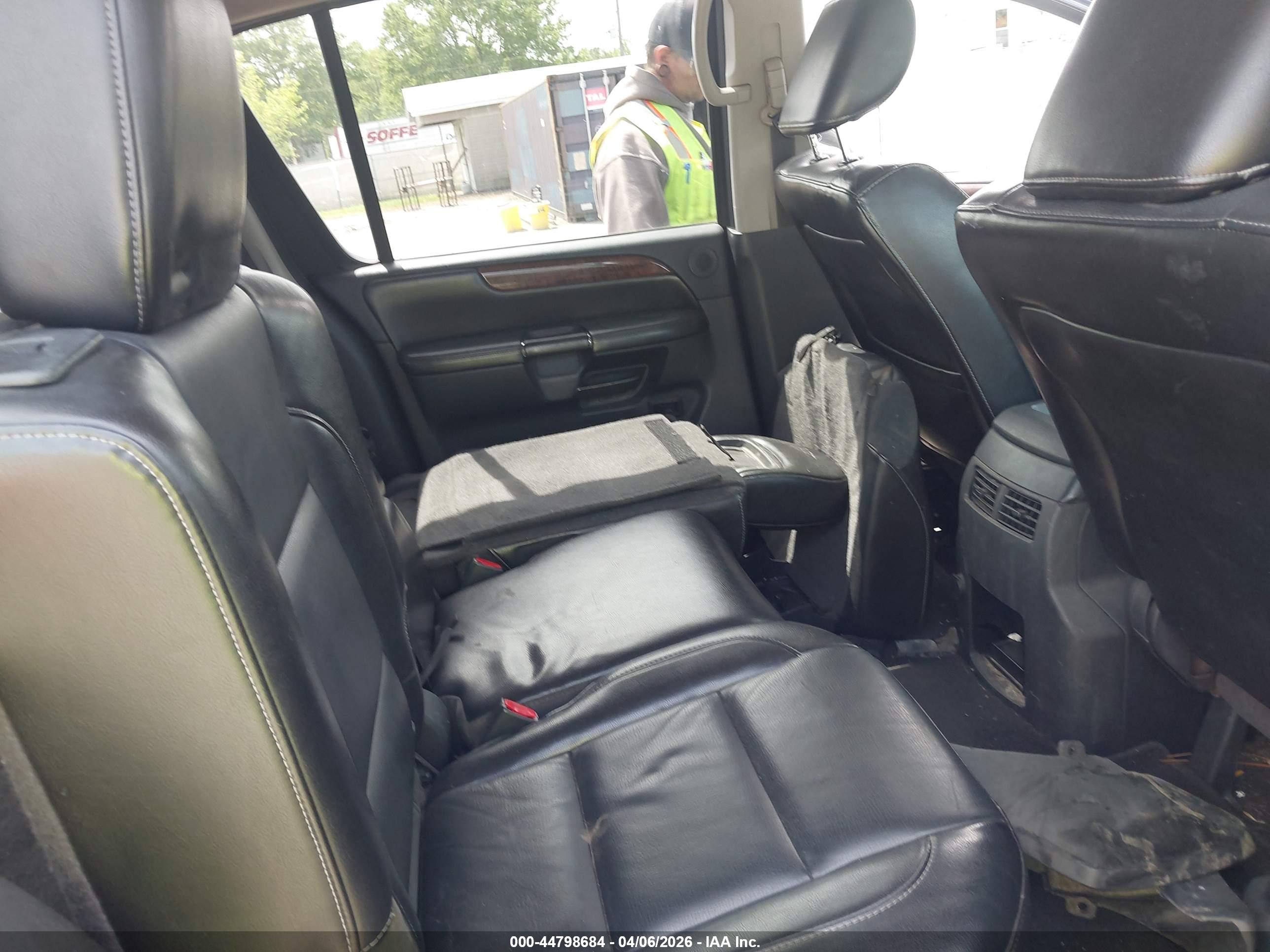 NISSAN ARMADA image 8