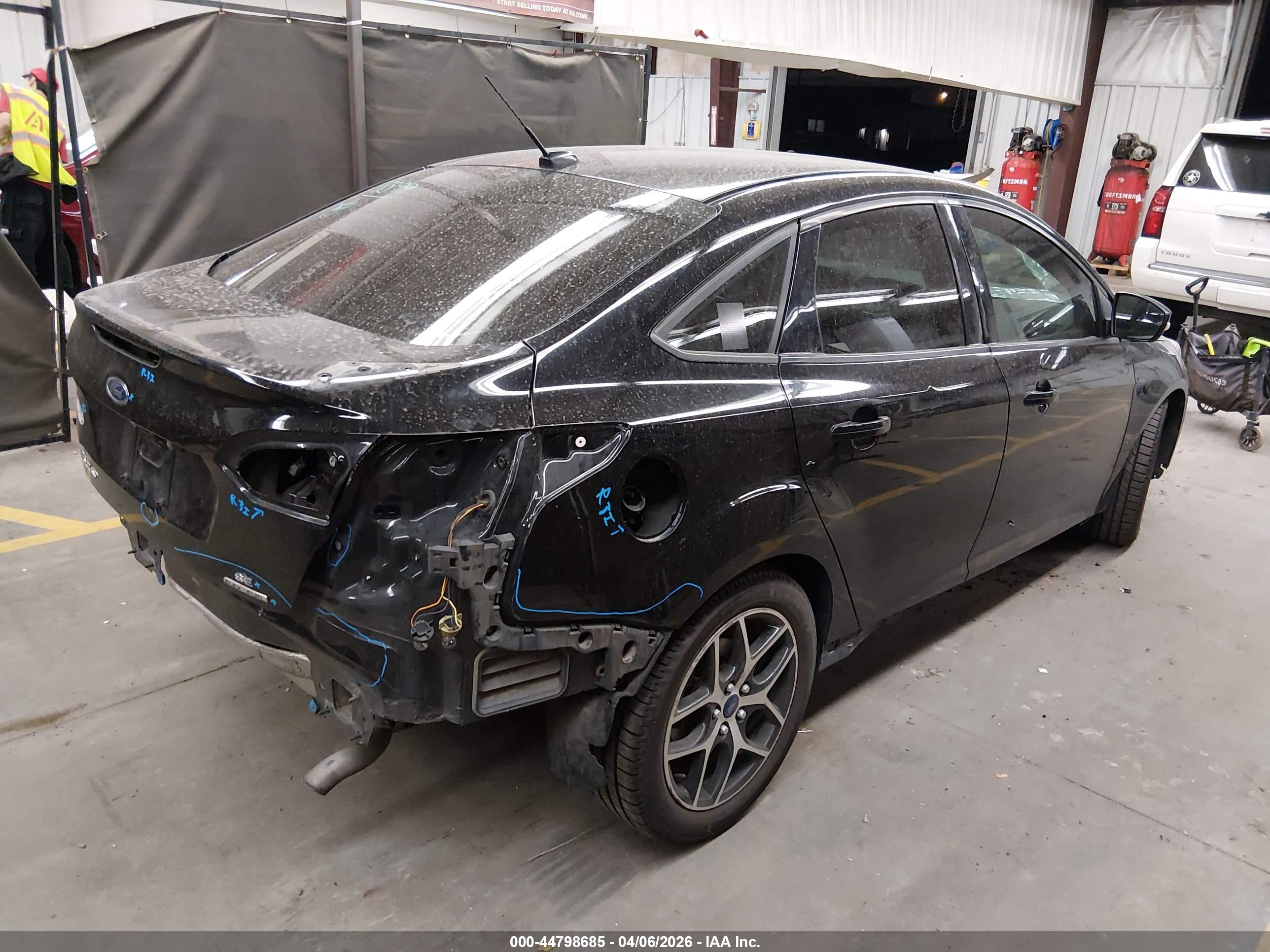 FORD FOCUS image 4