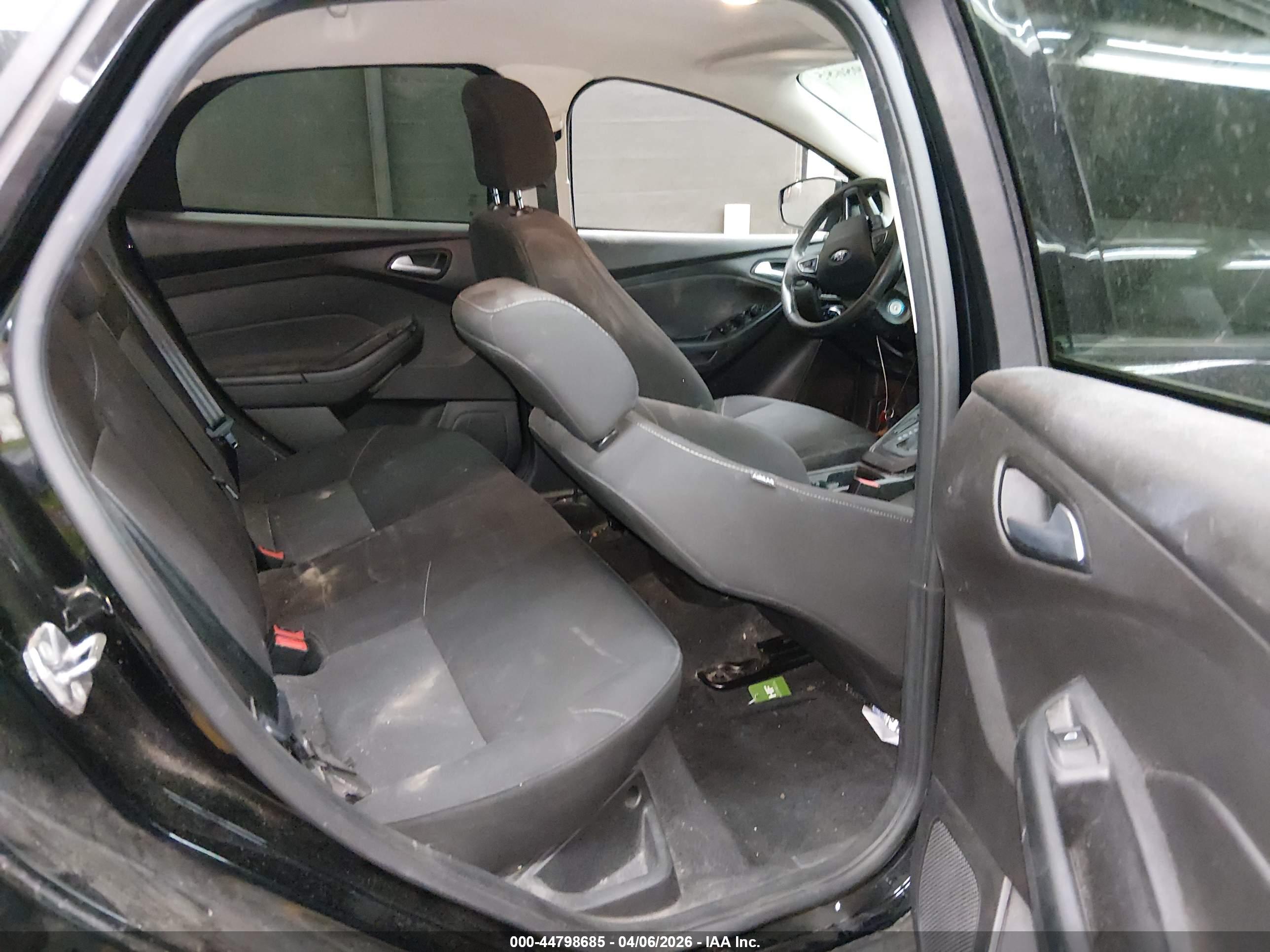 FORD FOCUS image 8