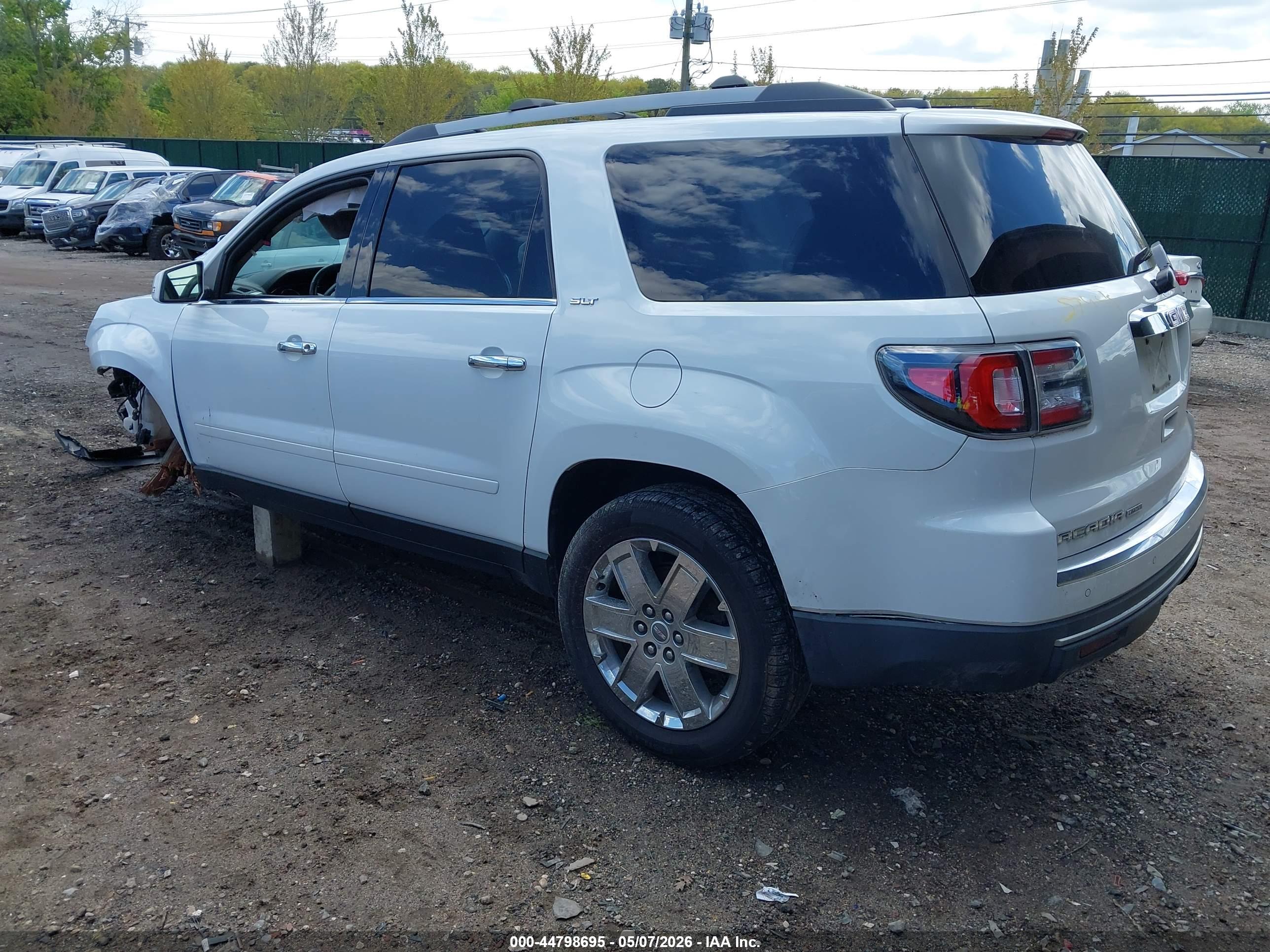 GMC ACADIA image 3