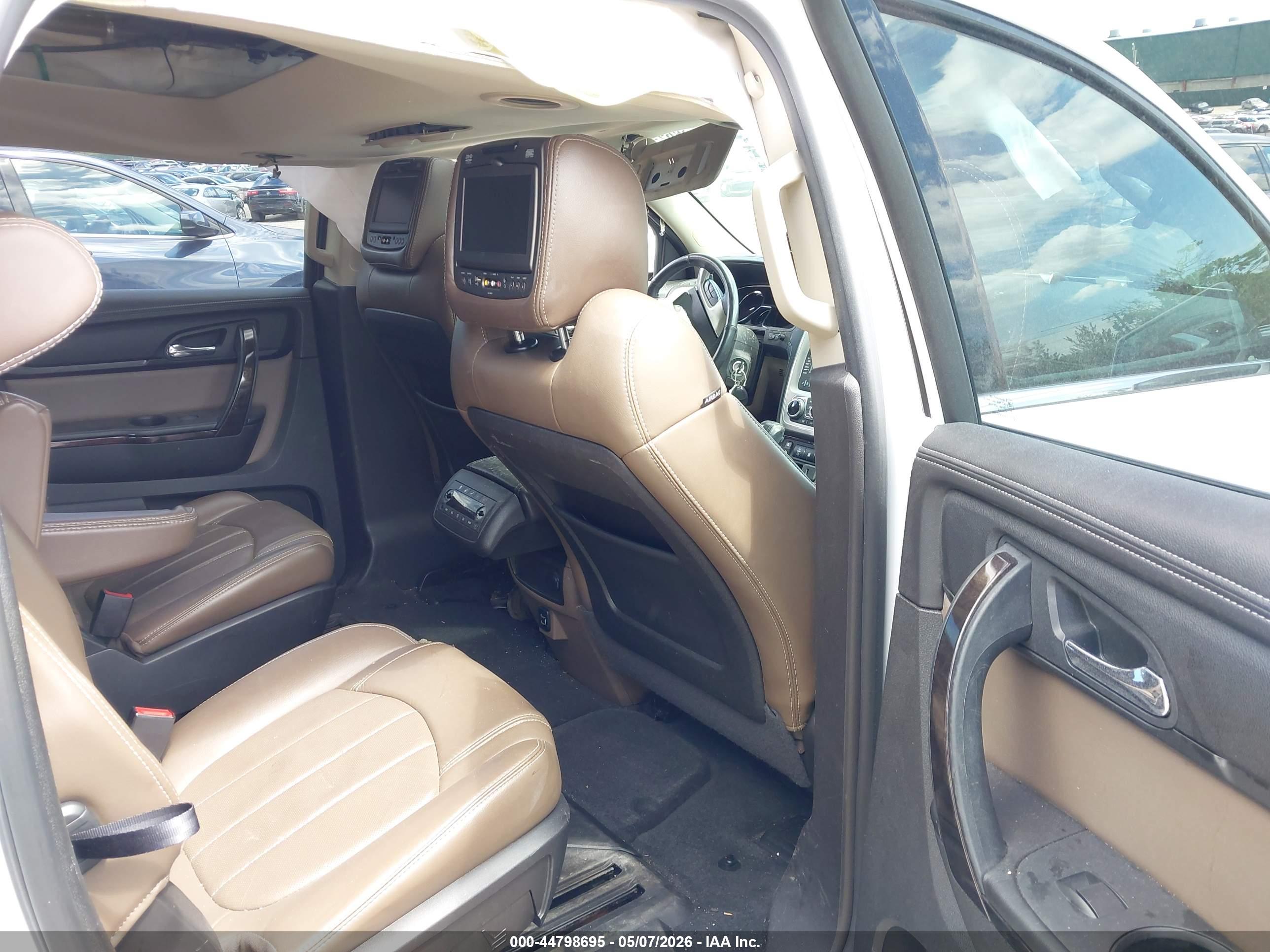 GMC ACADIA image 8