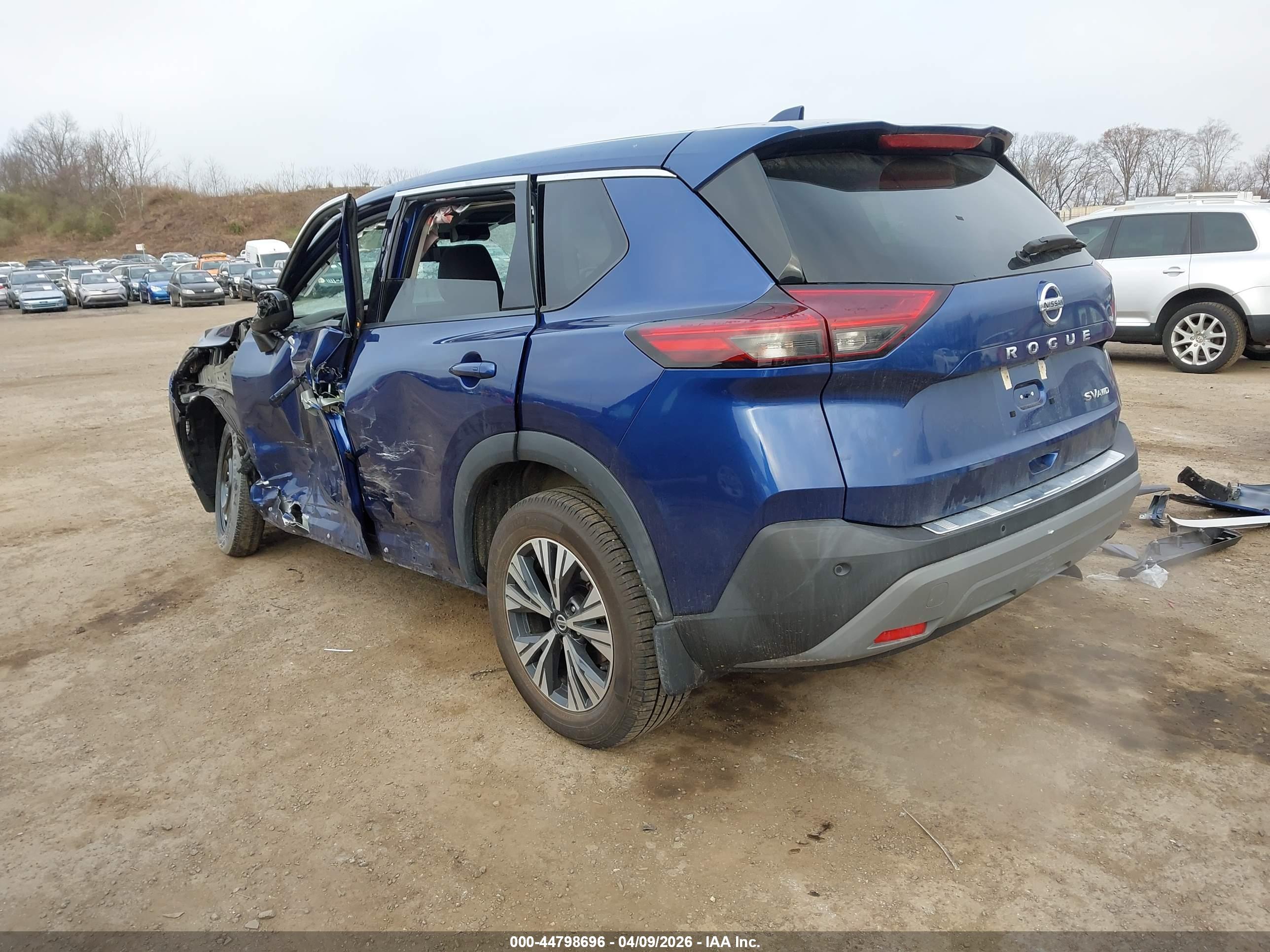 NISSAN ROGUE image 3