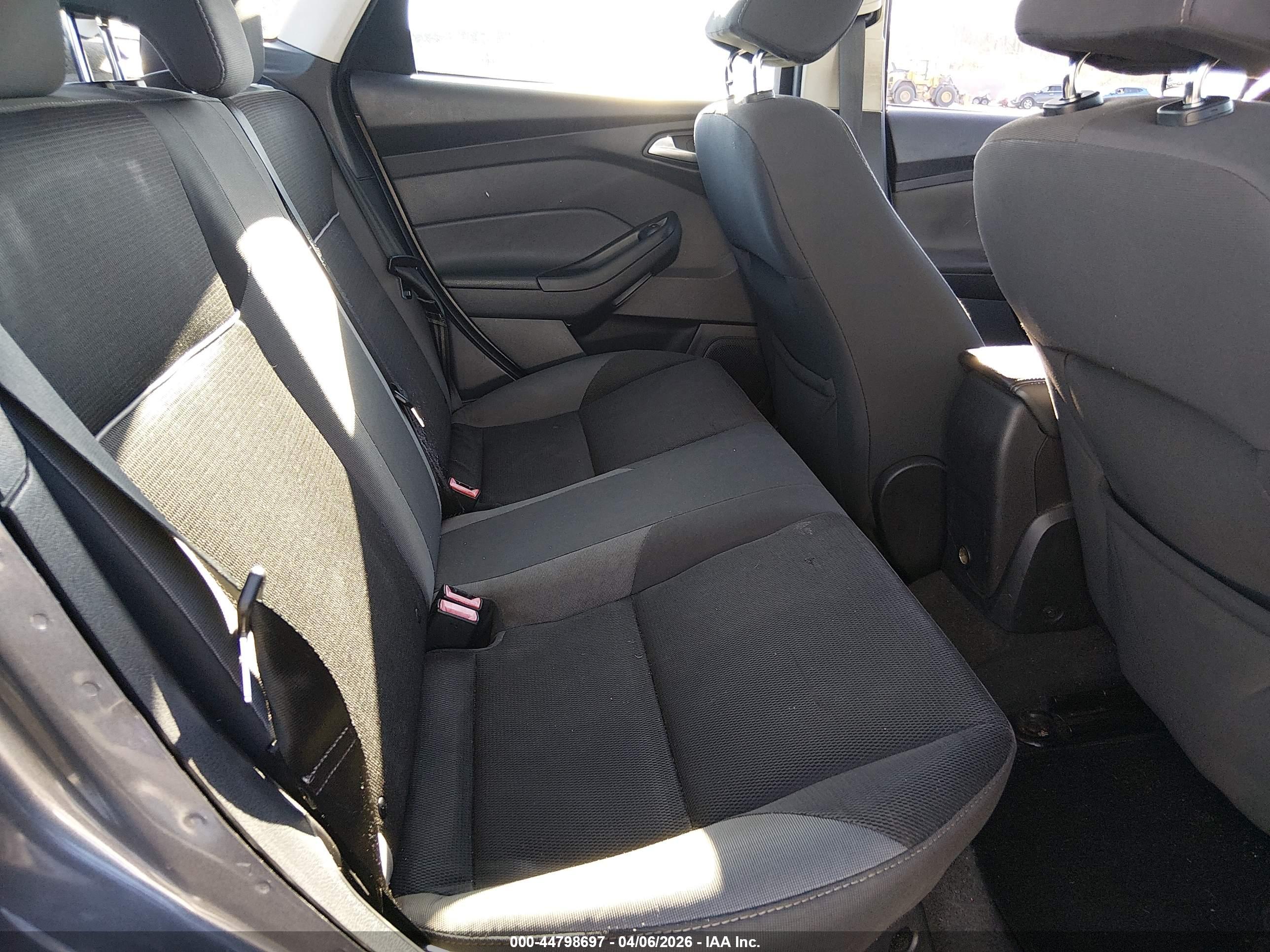 FORD FOCUS image 8