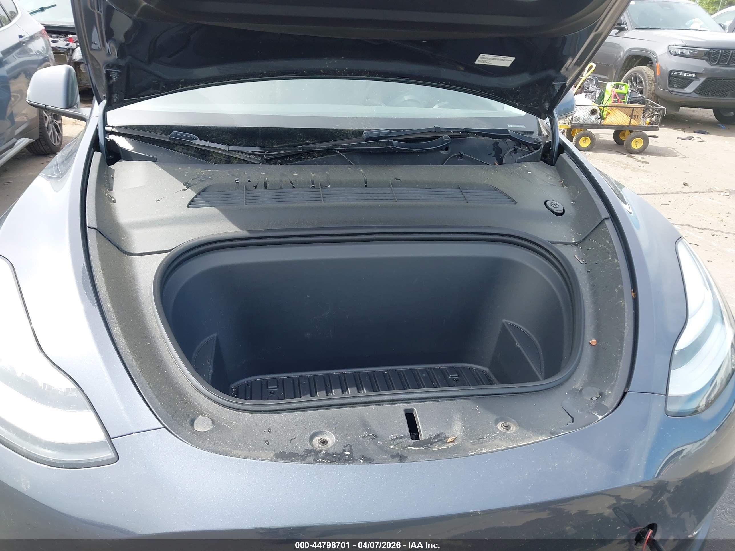 TESLA MODEL image 10