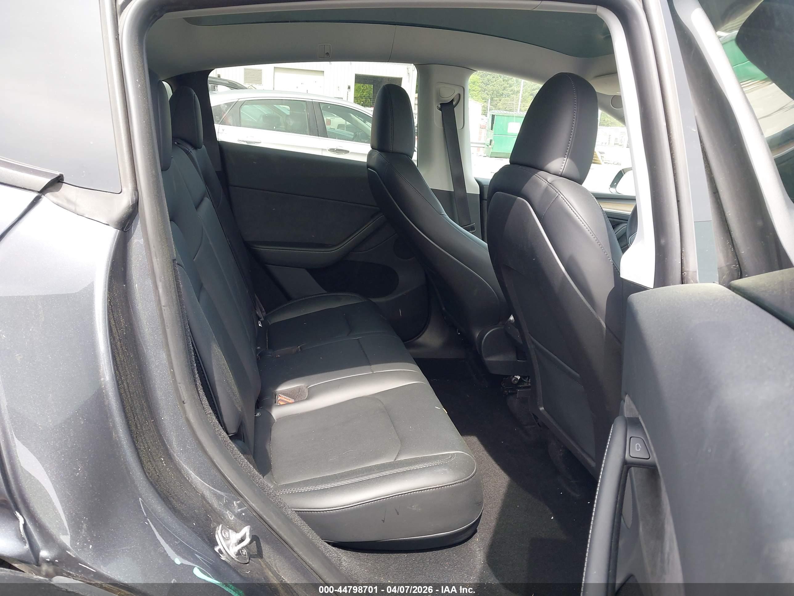 TESLA MODEL image 8