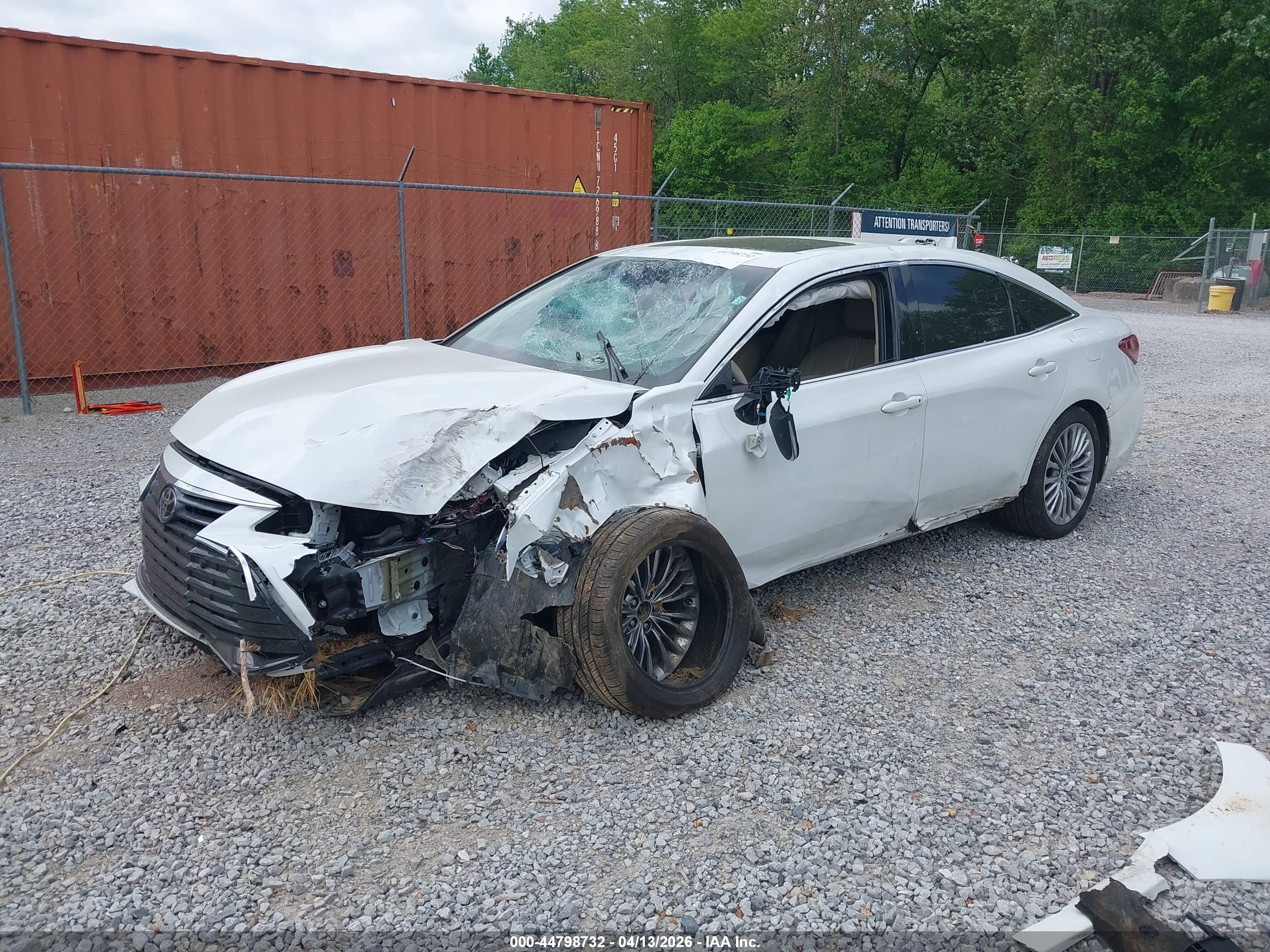 TOYOTA AVALON image 2