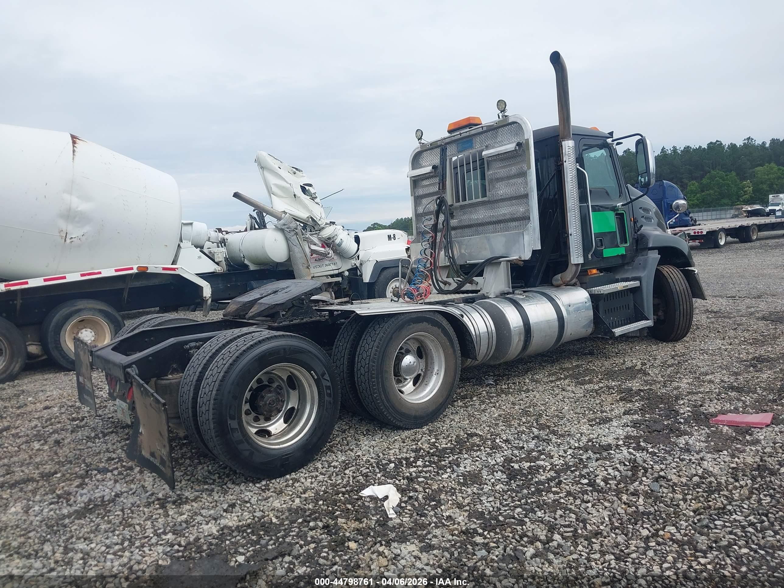 MACK 600 image 4