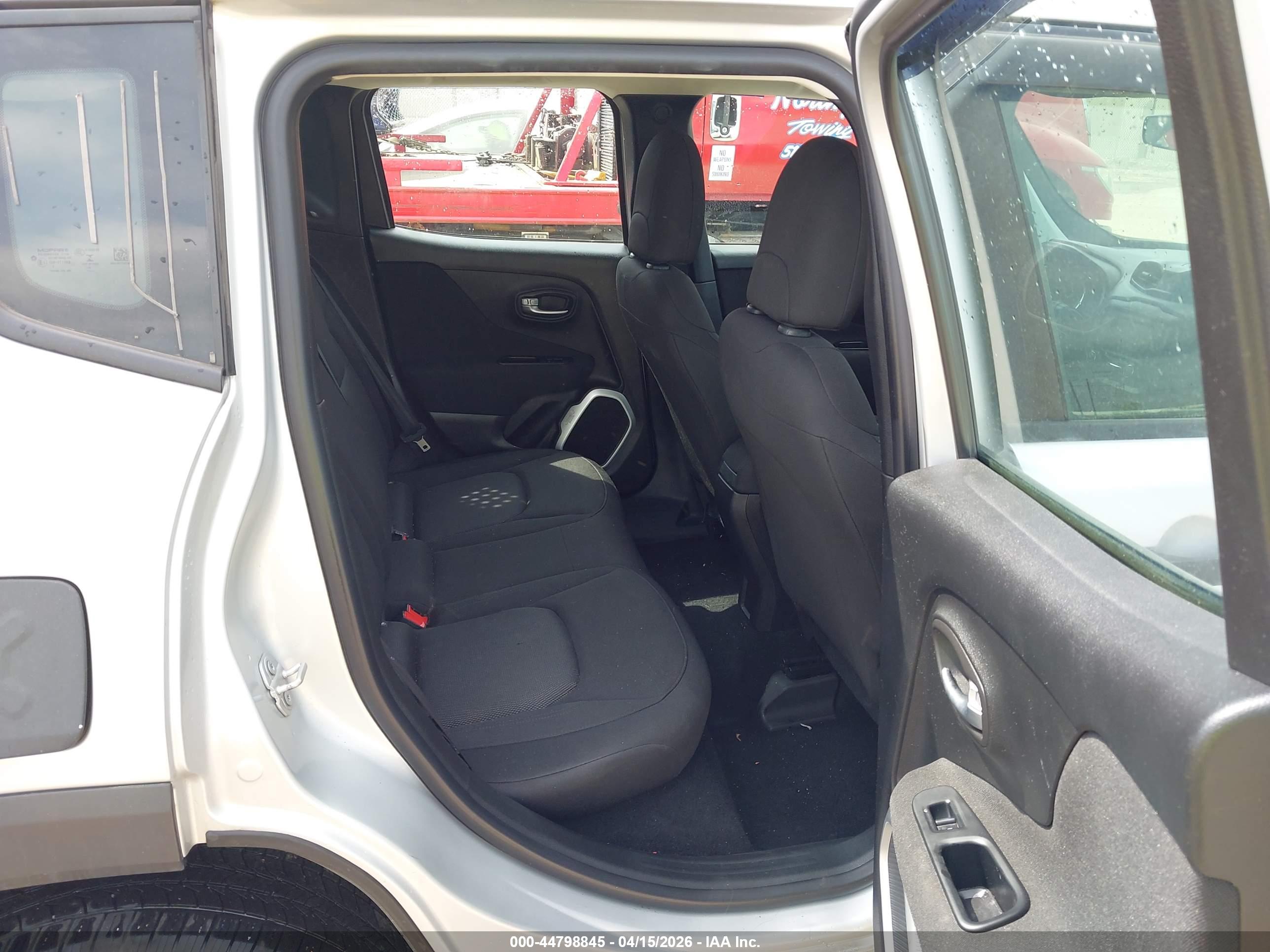 JEEP RENEGADE image 8