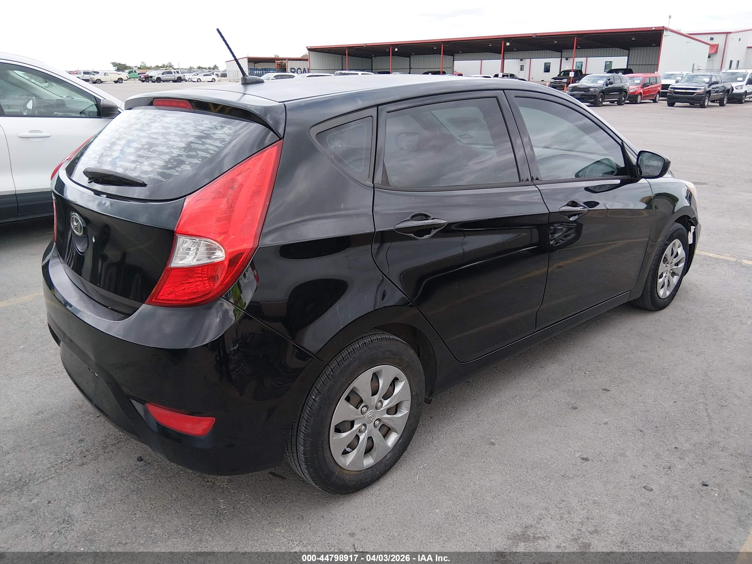 HYUNDAI ACCENT image 4