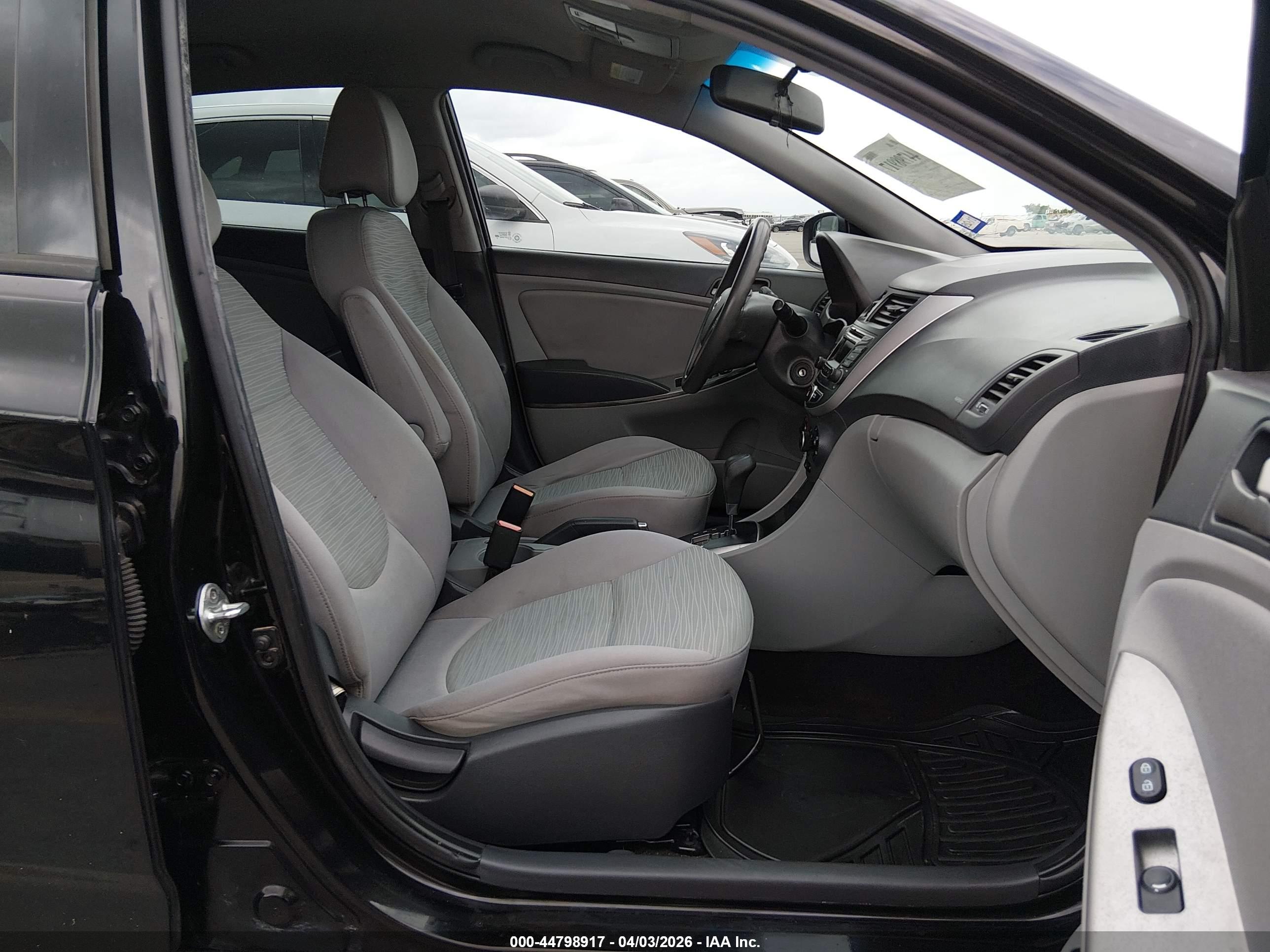 HYUNDAI ACCENT image 5