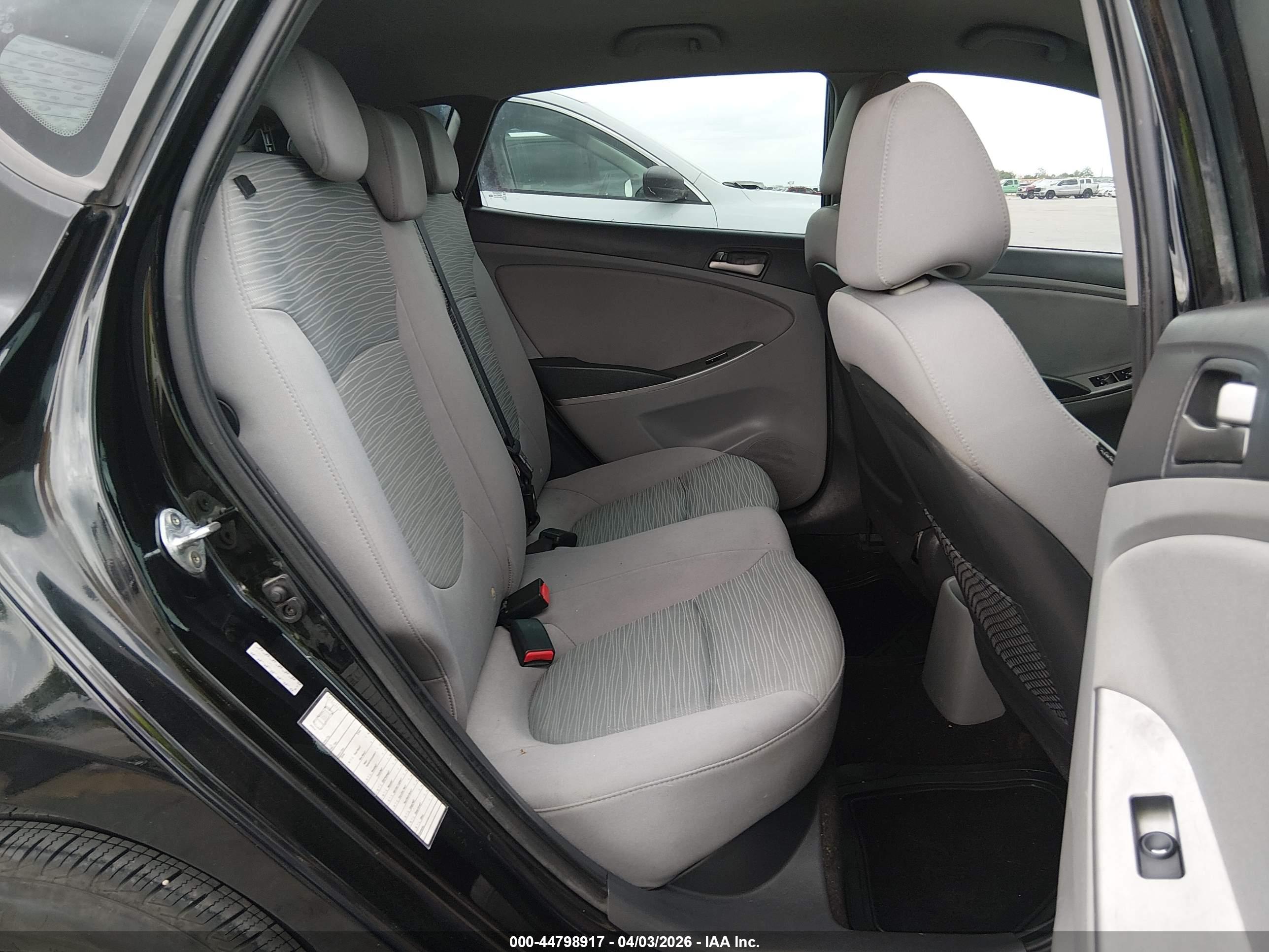 HYUNDAI ACCENT image 8