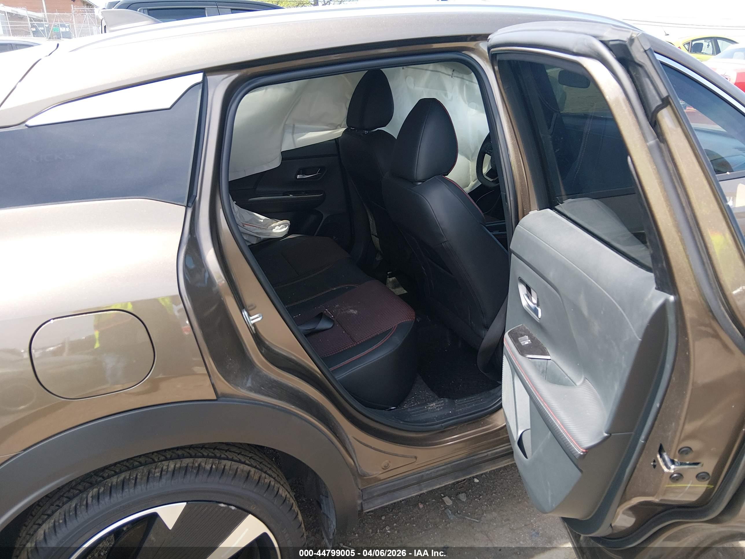 NISSAN KICKS image 8