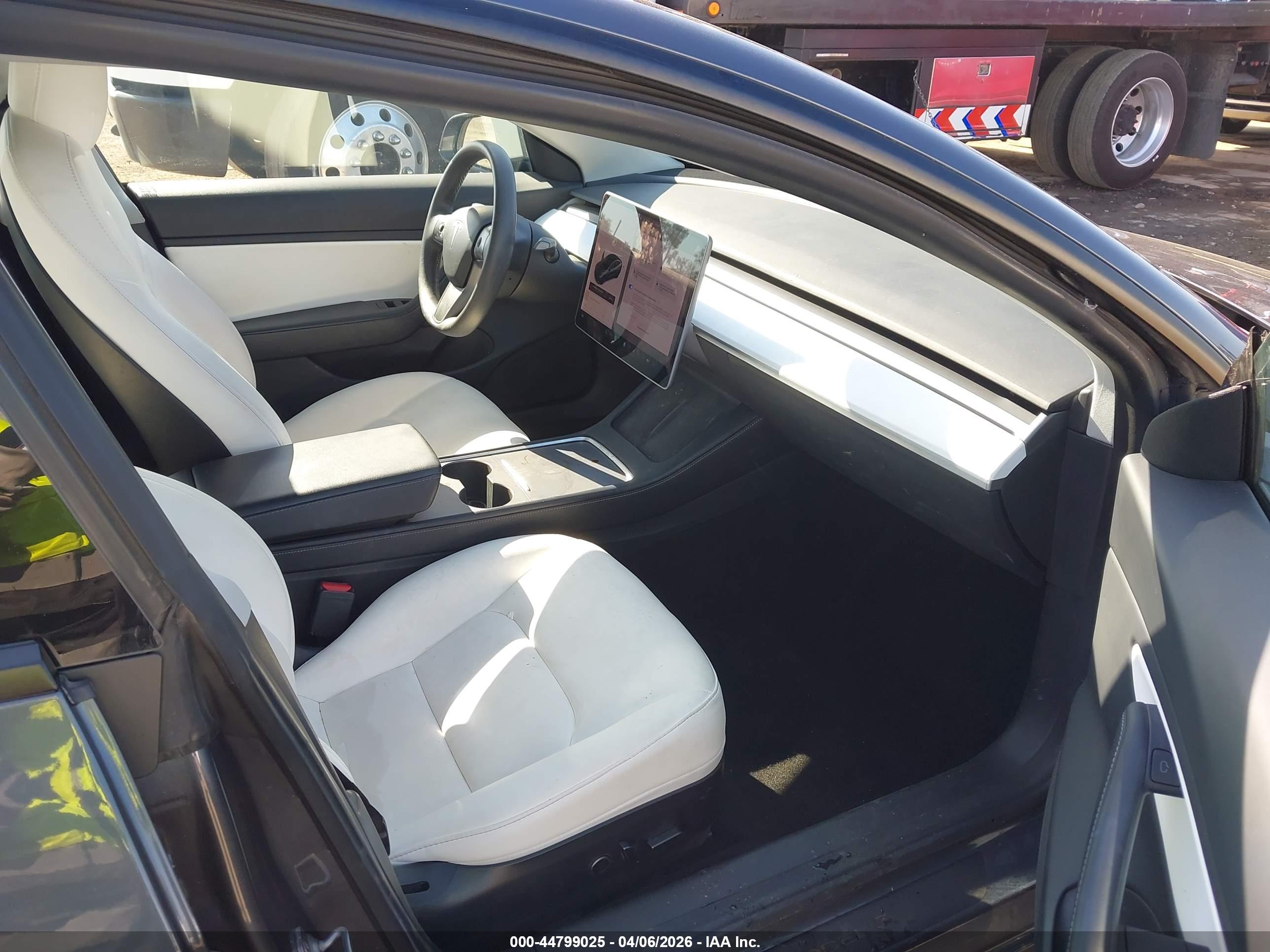 TESLA MODEL image 5