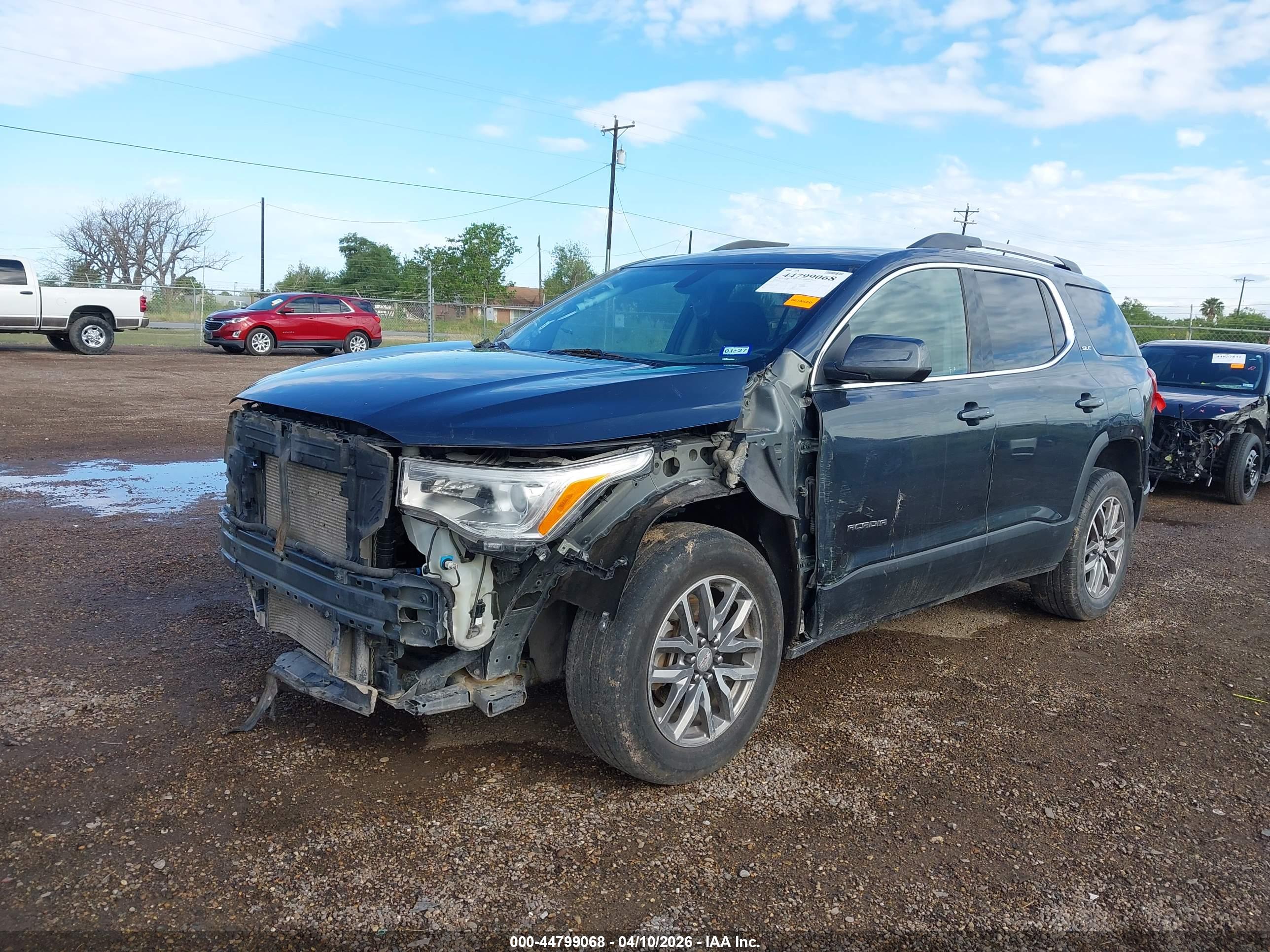 GMC ACADIA image 2