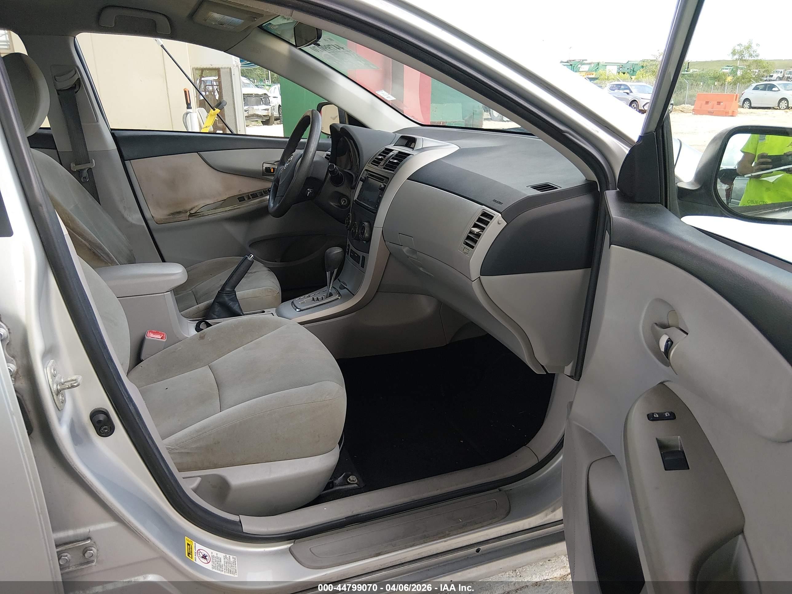 TOYOTA COROLLA image 5