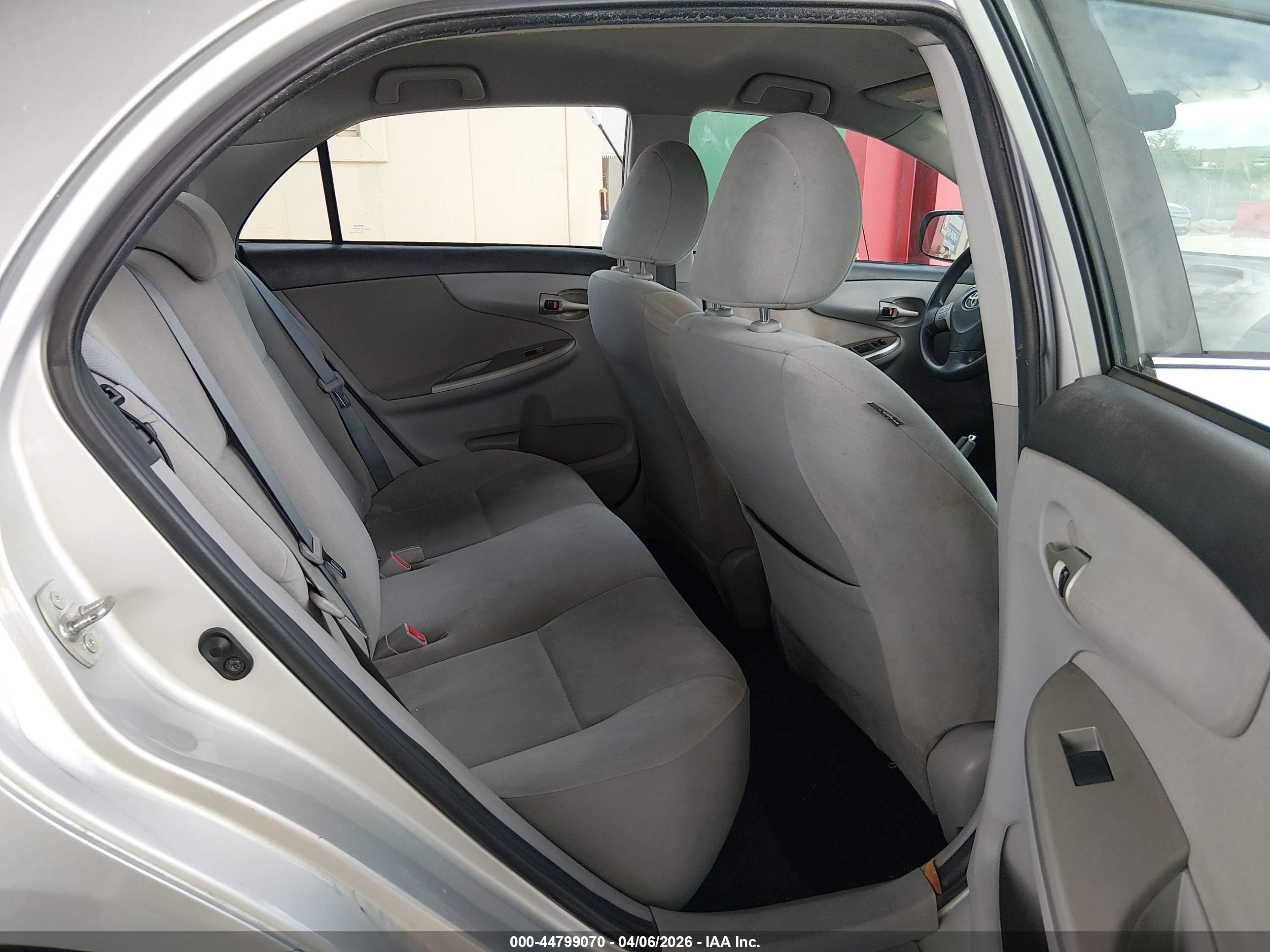 TOYOTA COROLLA image 8