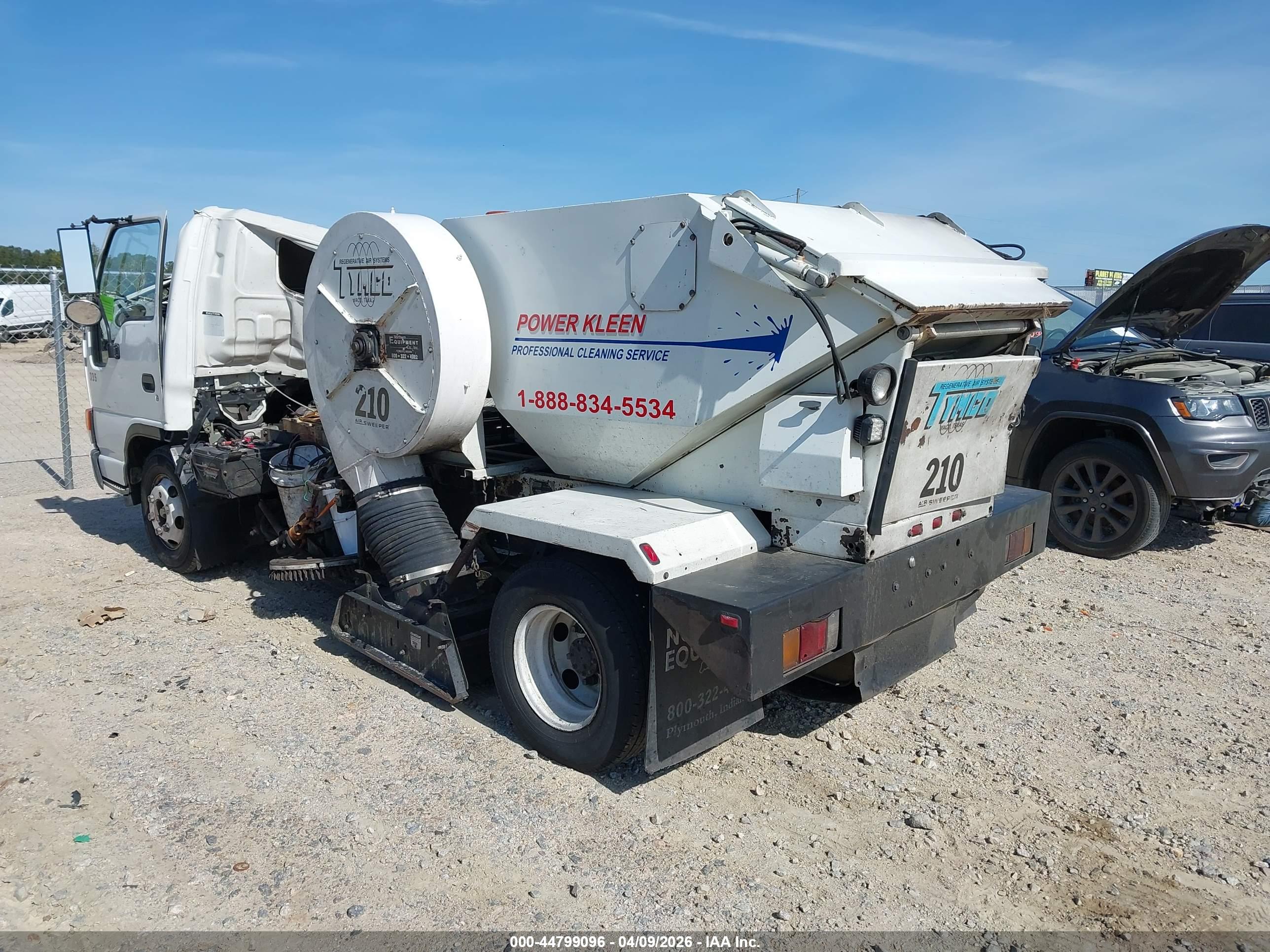 ISUZU NPR image 3