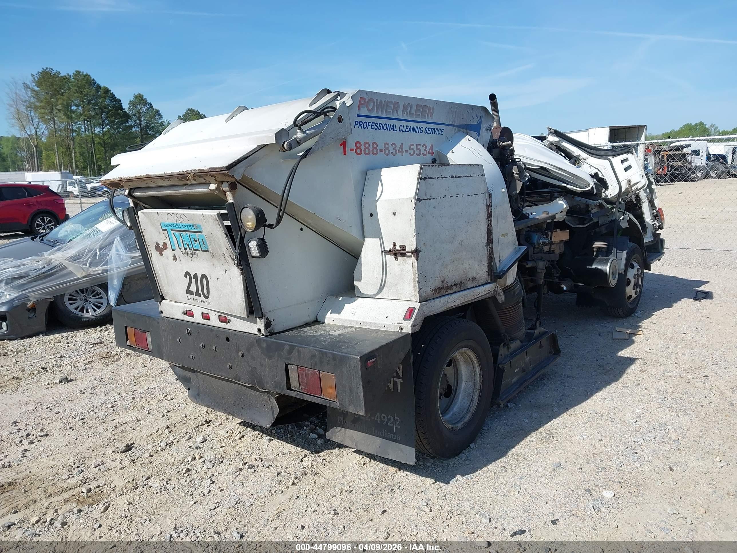 ISUZU NPR image 4