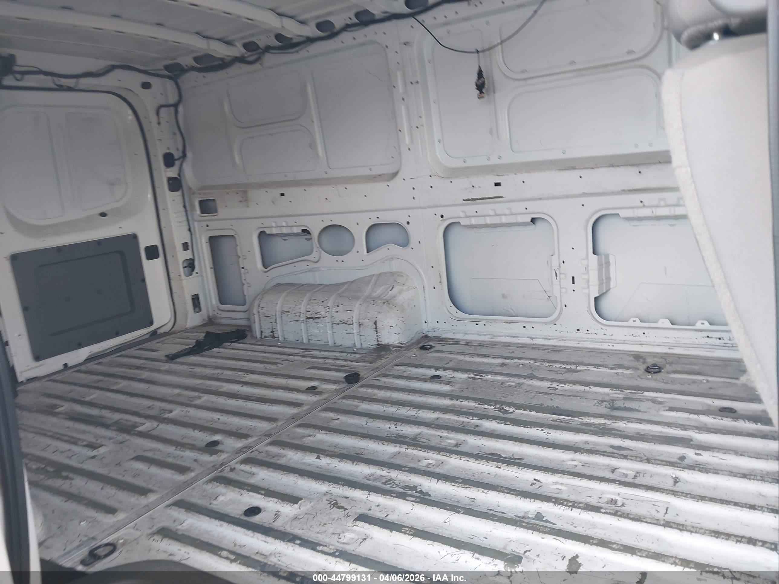 NISSAN NV image 8