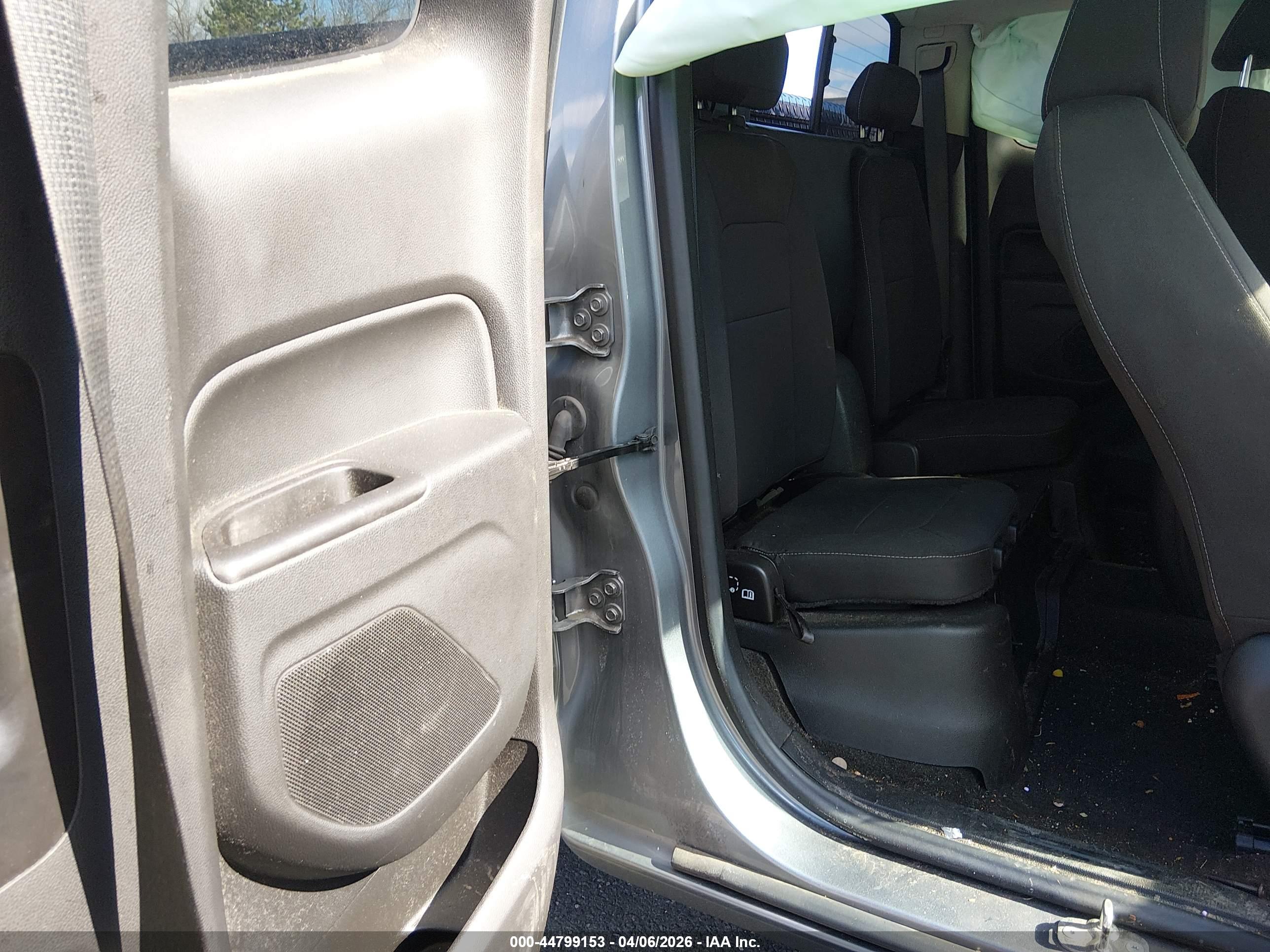 CHEVROLET COLORADO image 8