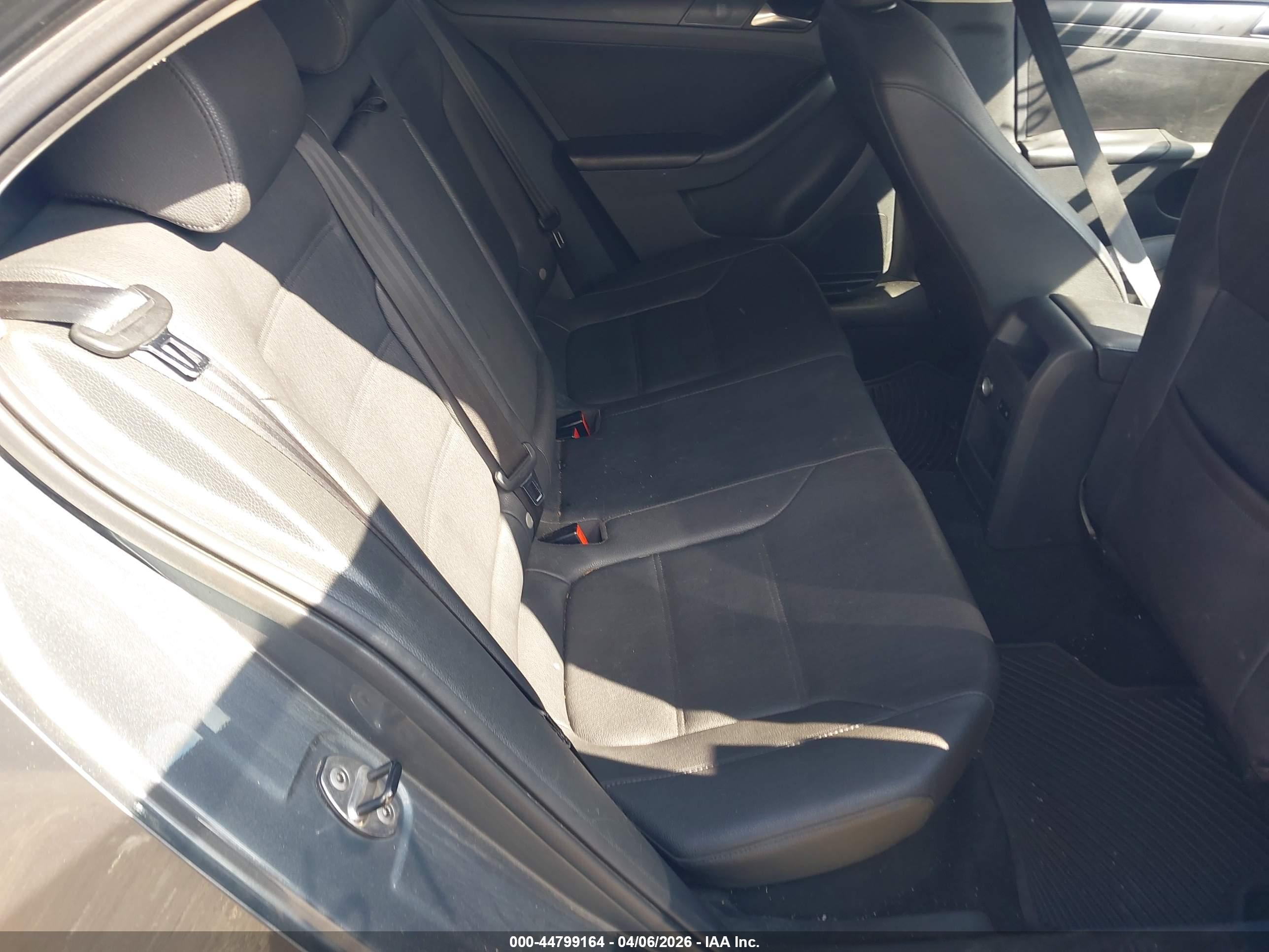 VOLKSWAGEN JETTA image 8