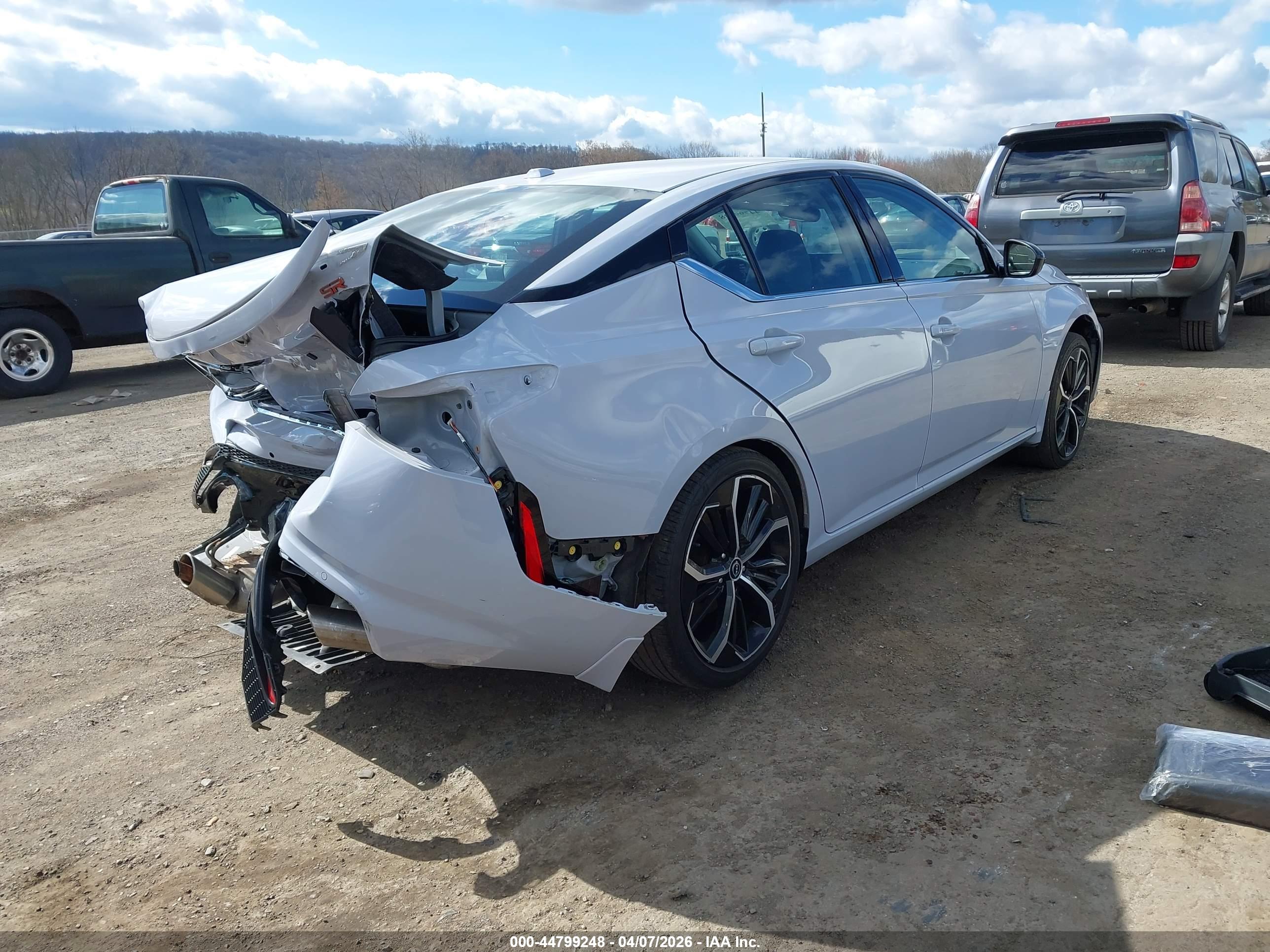 NISSAN ALTIMA image 4