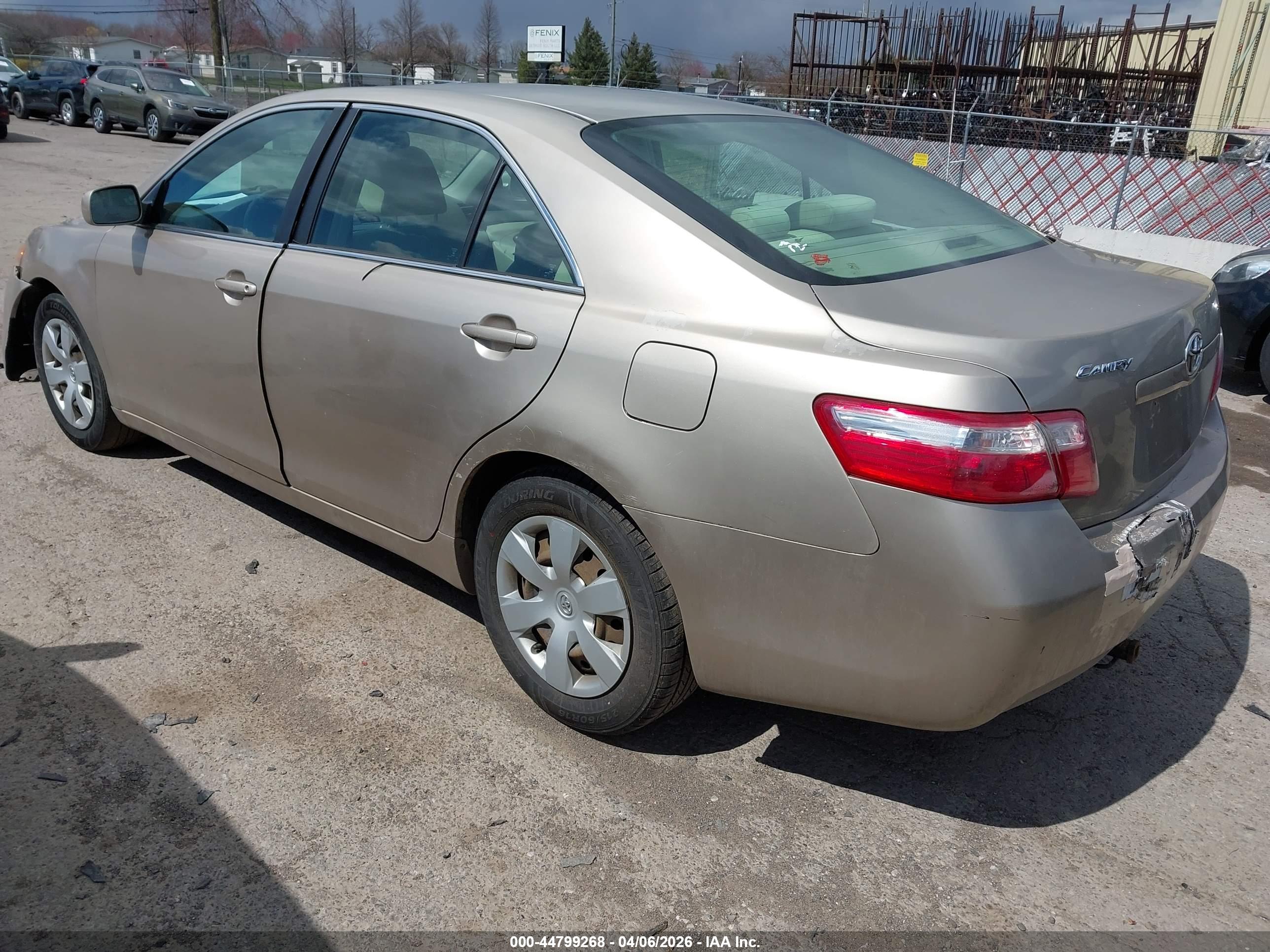 TOYOTA CAMRY image 3