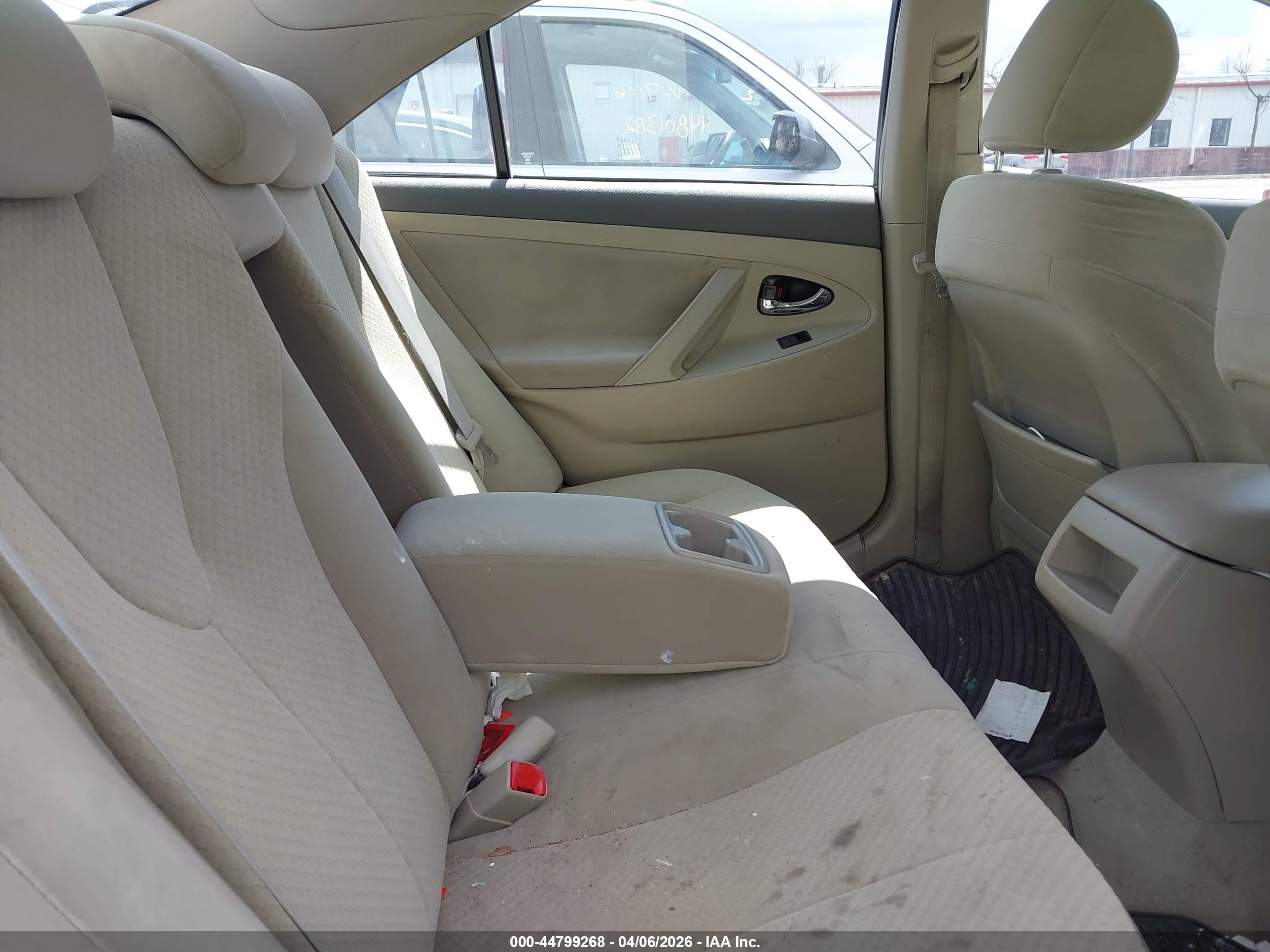 TOYOTA CAMRY image 8