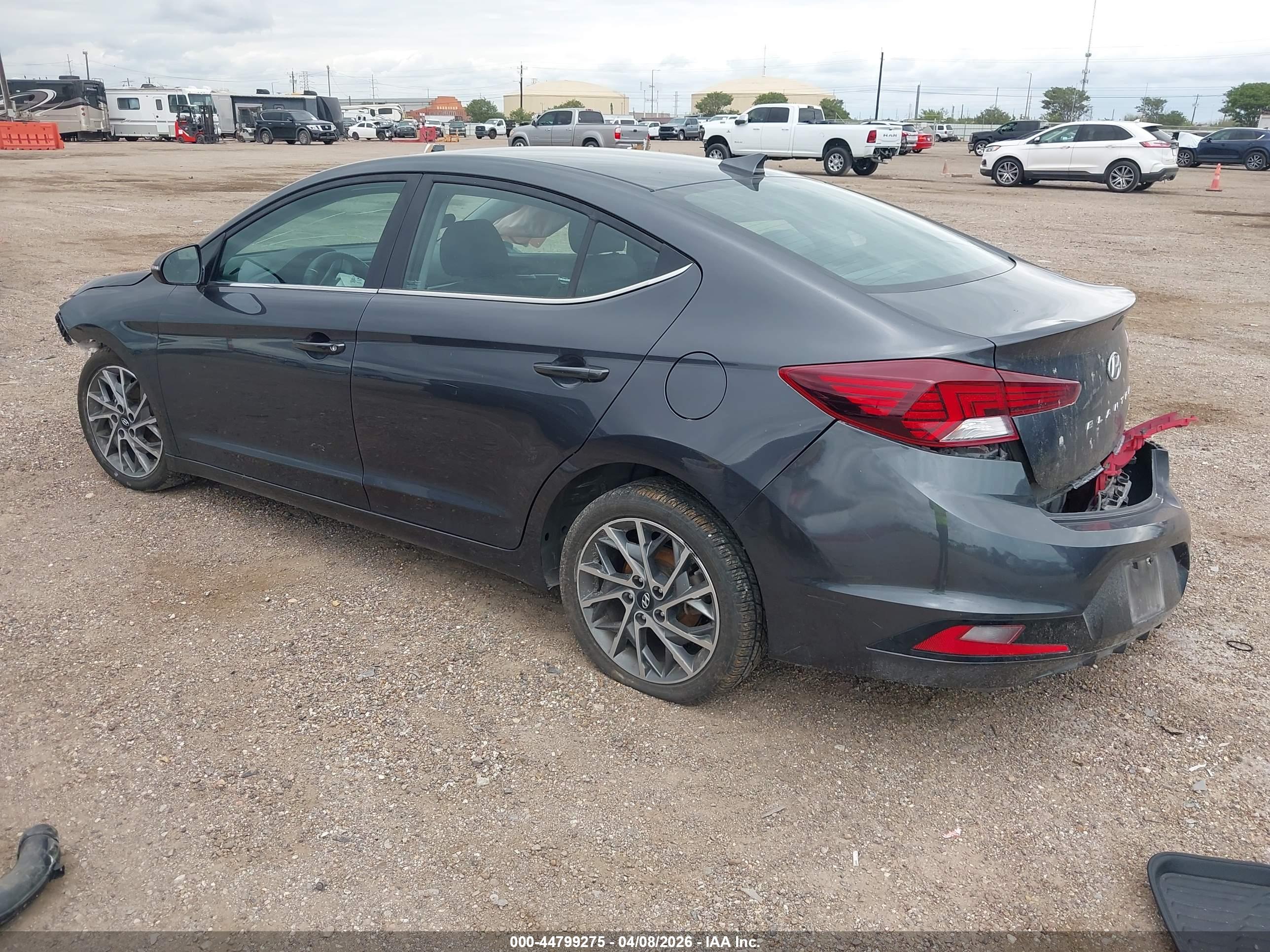 HYUNDAI ELANTRA image 3