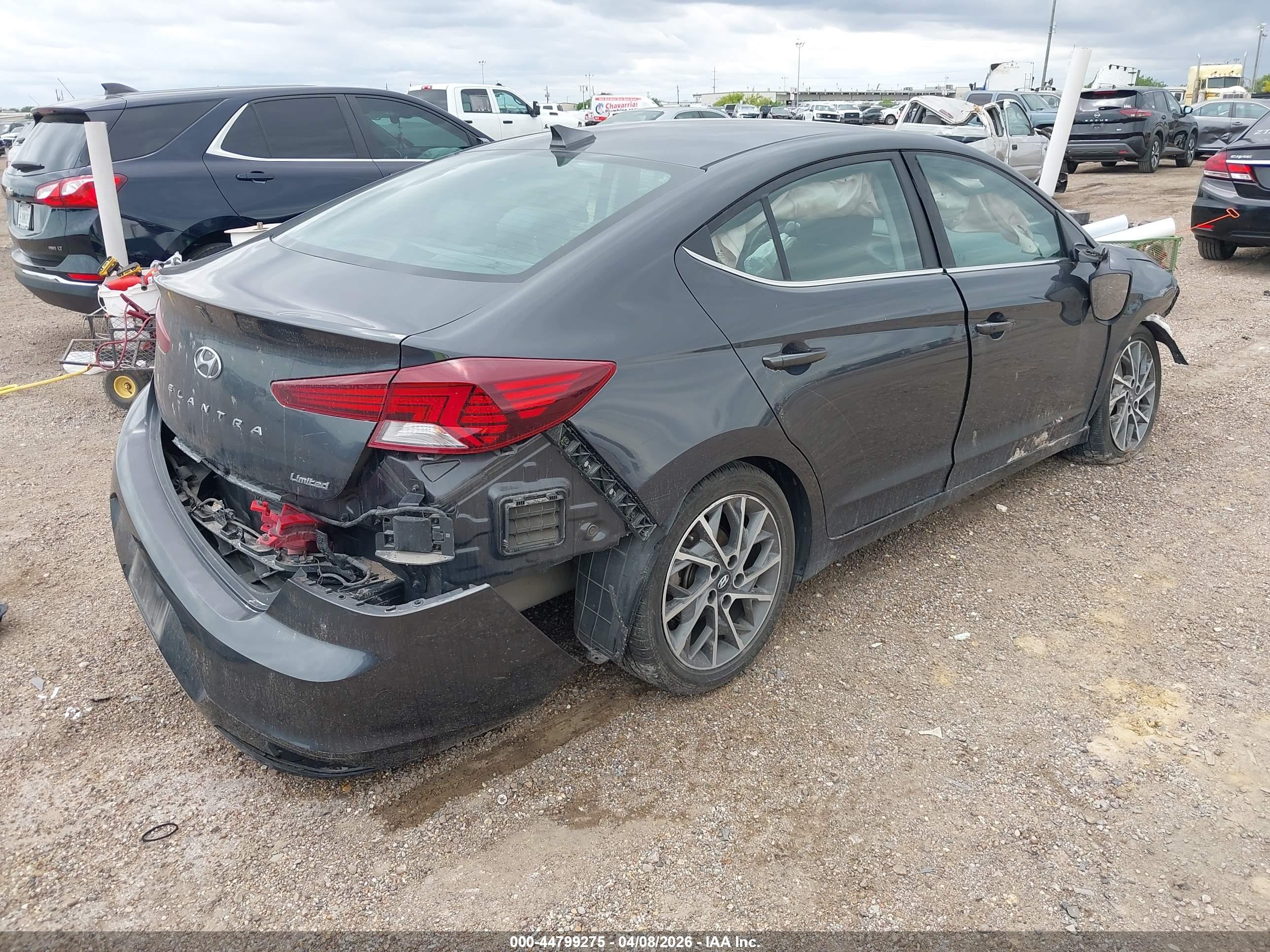 HYUNDAI ELANTRA image 4