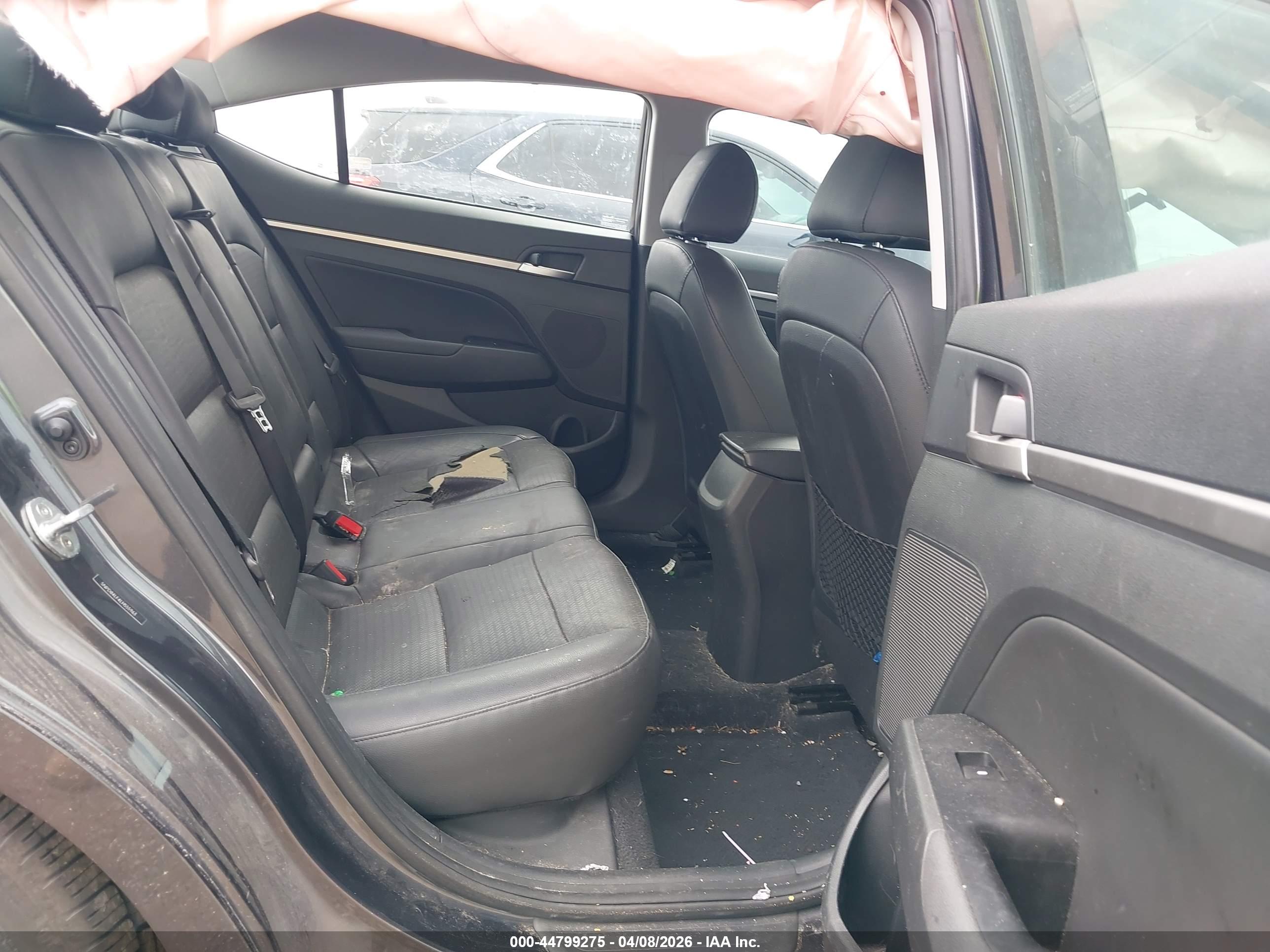 HYUNDAI ELANTRA image 8