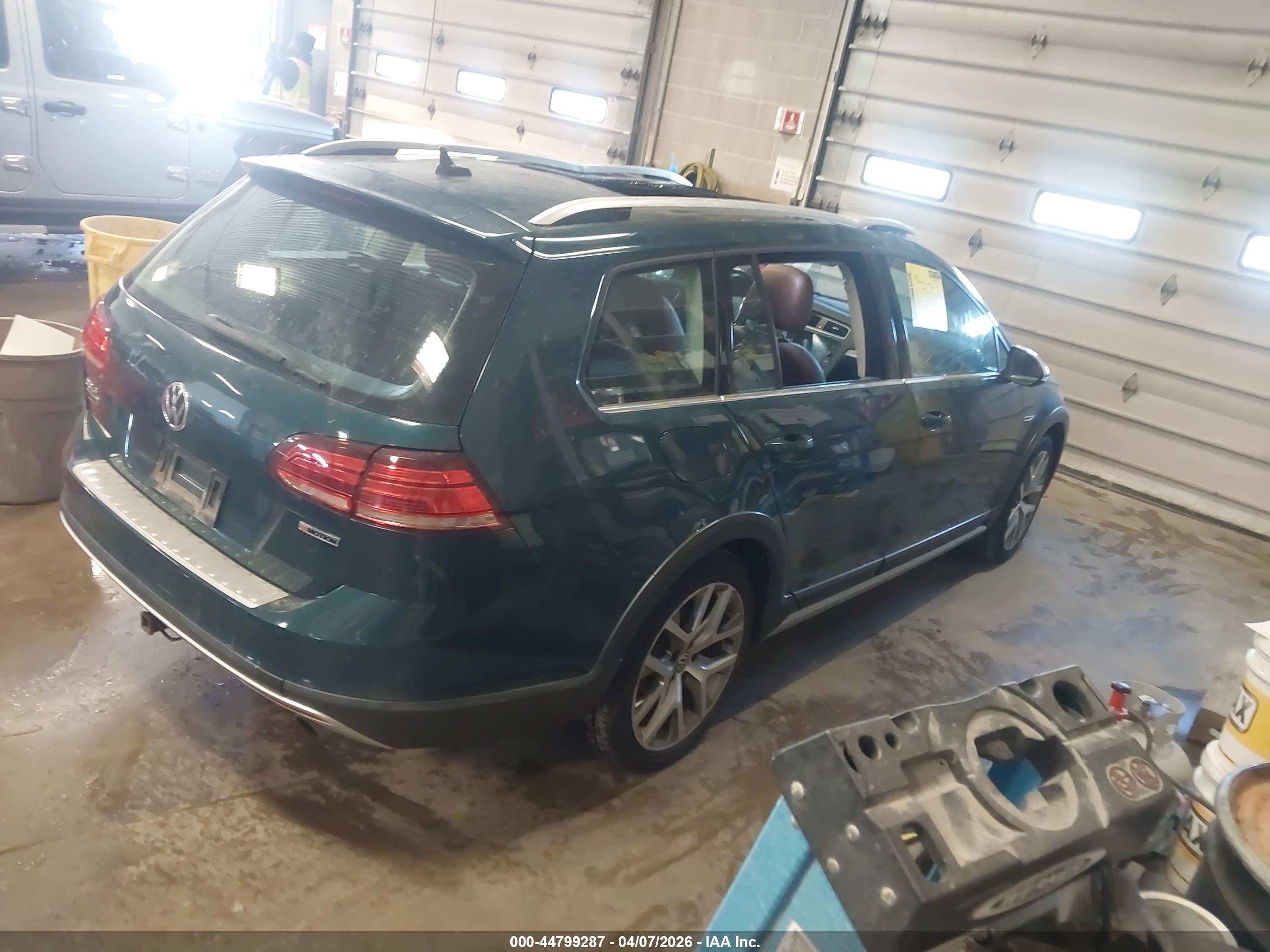 VOLKSWAGEN GOLF image 4
