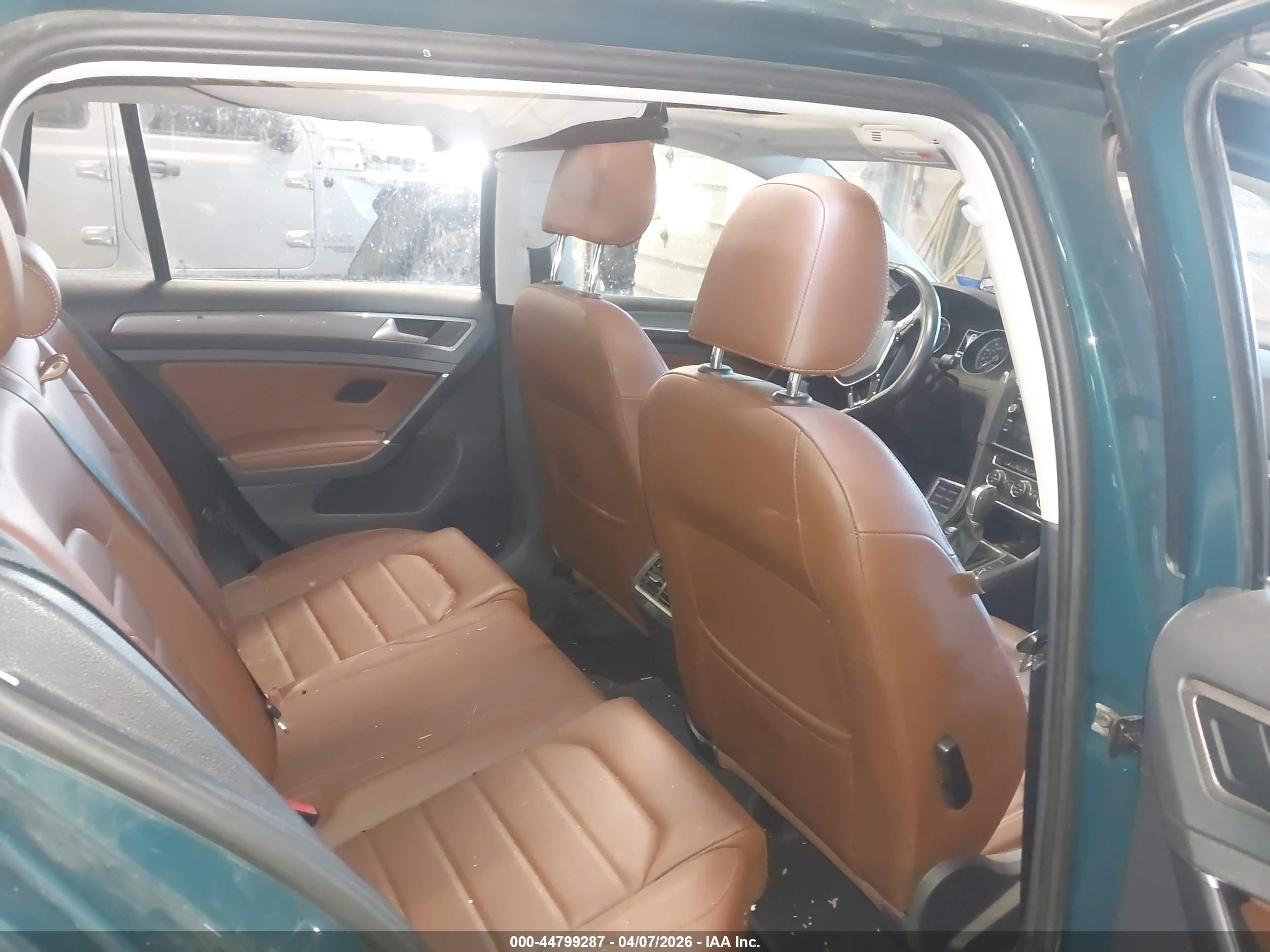 VOLKSWAGEN GOLF image 8