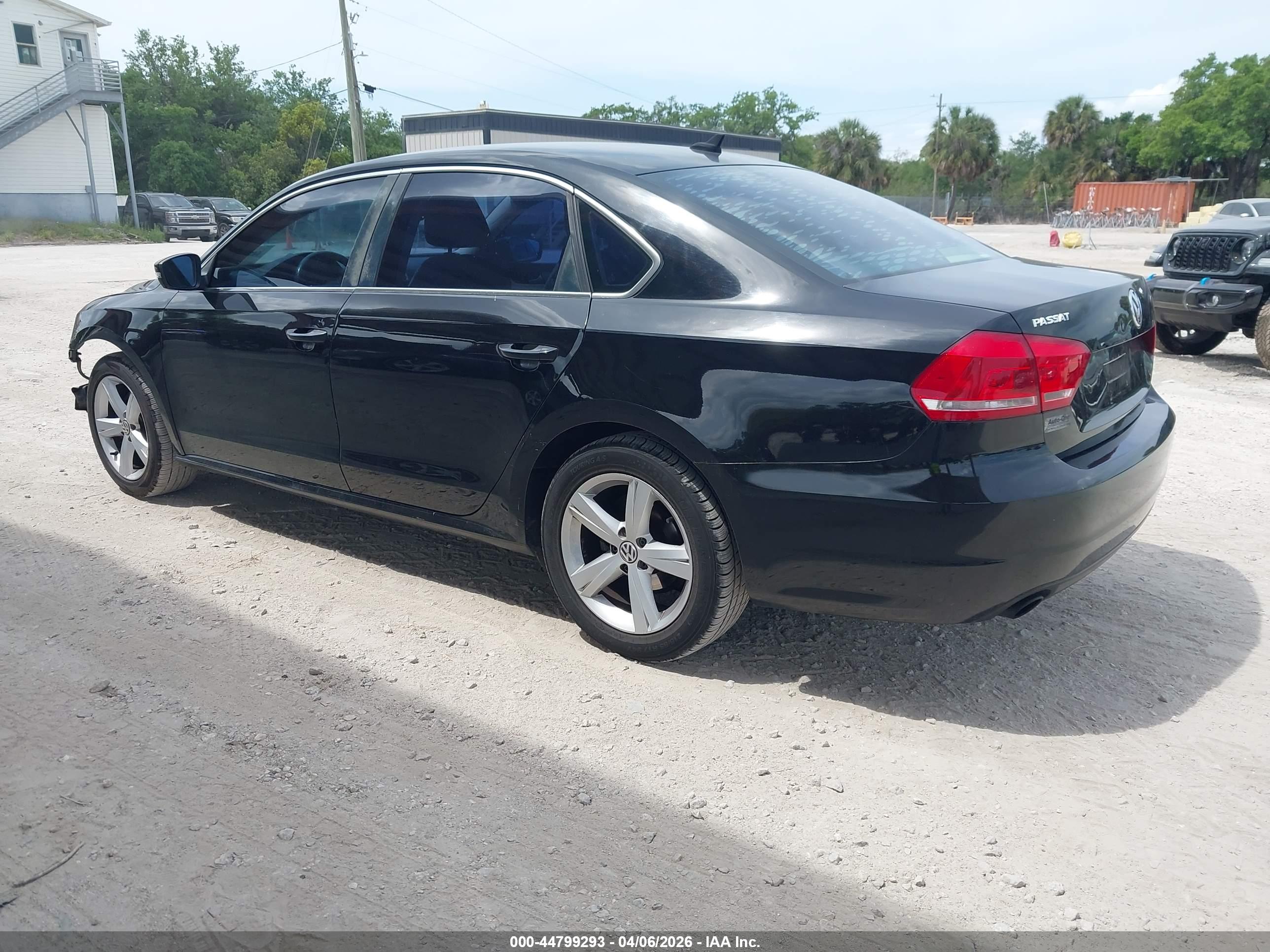 VOLKSWAGEN PASSAT image 3