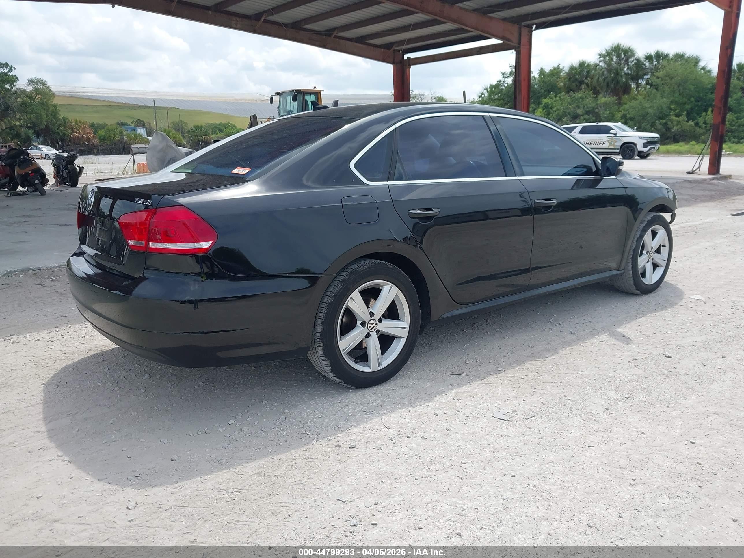 VOLKSWAGEN PASSAT image 4