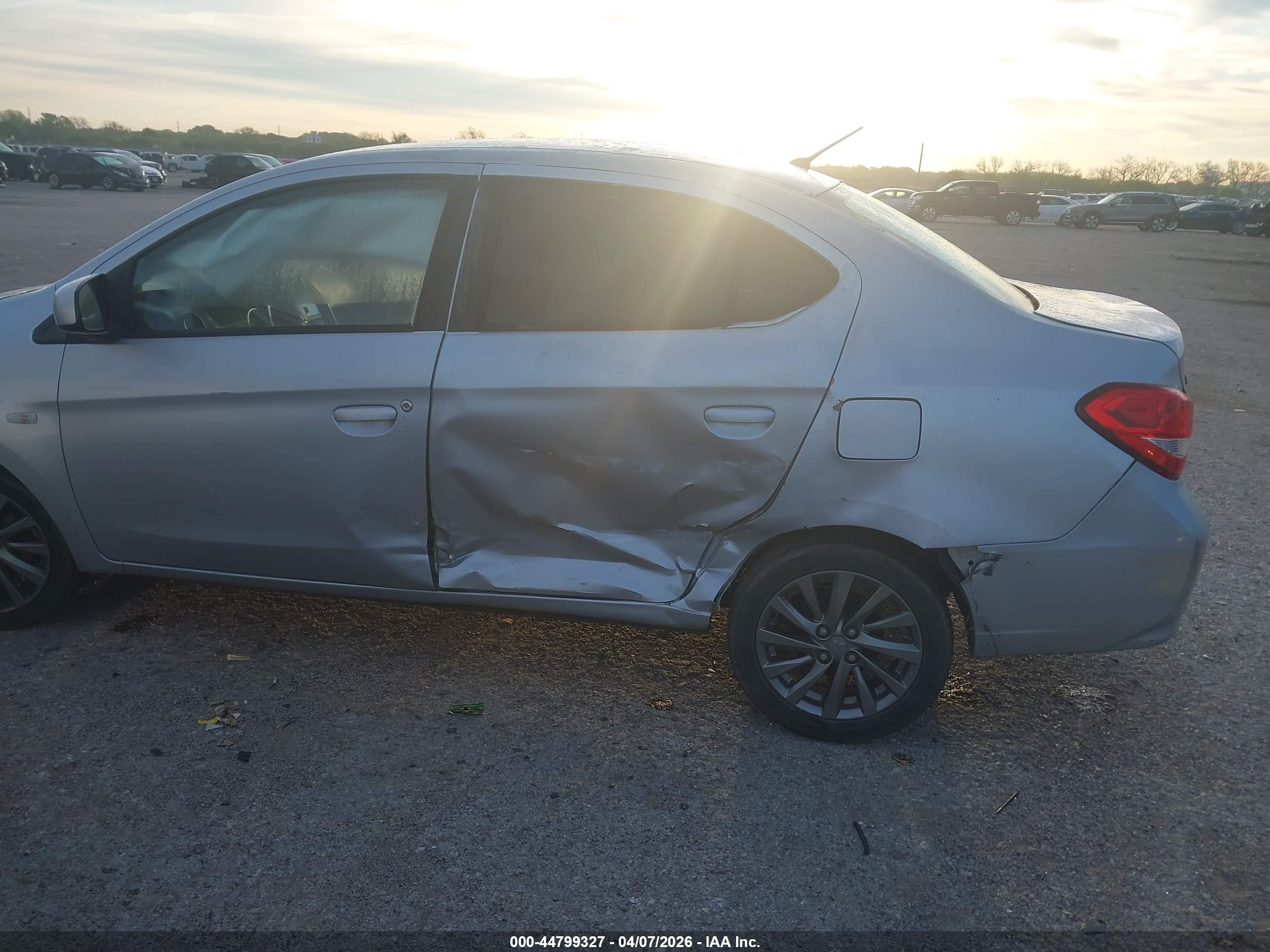 MITSUBISHI MIRAGE image 6