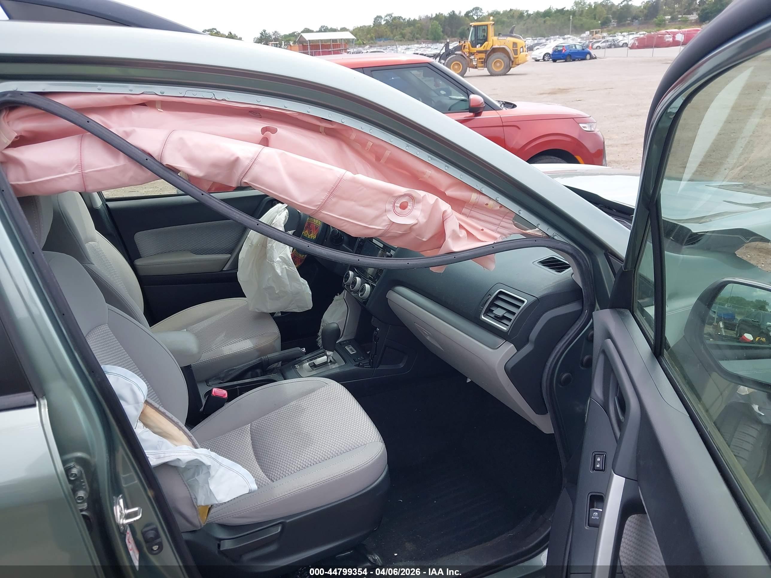 SUBARU FORESTER image 5