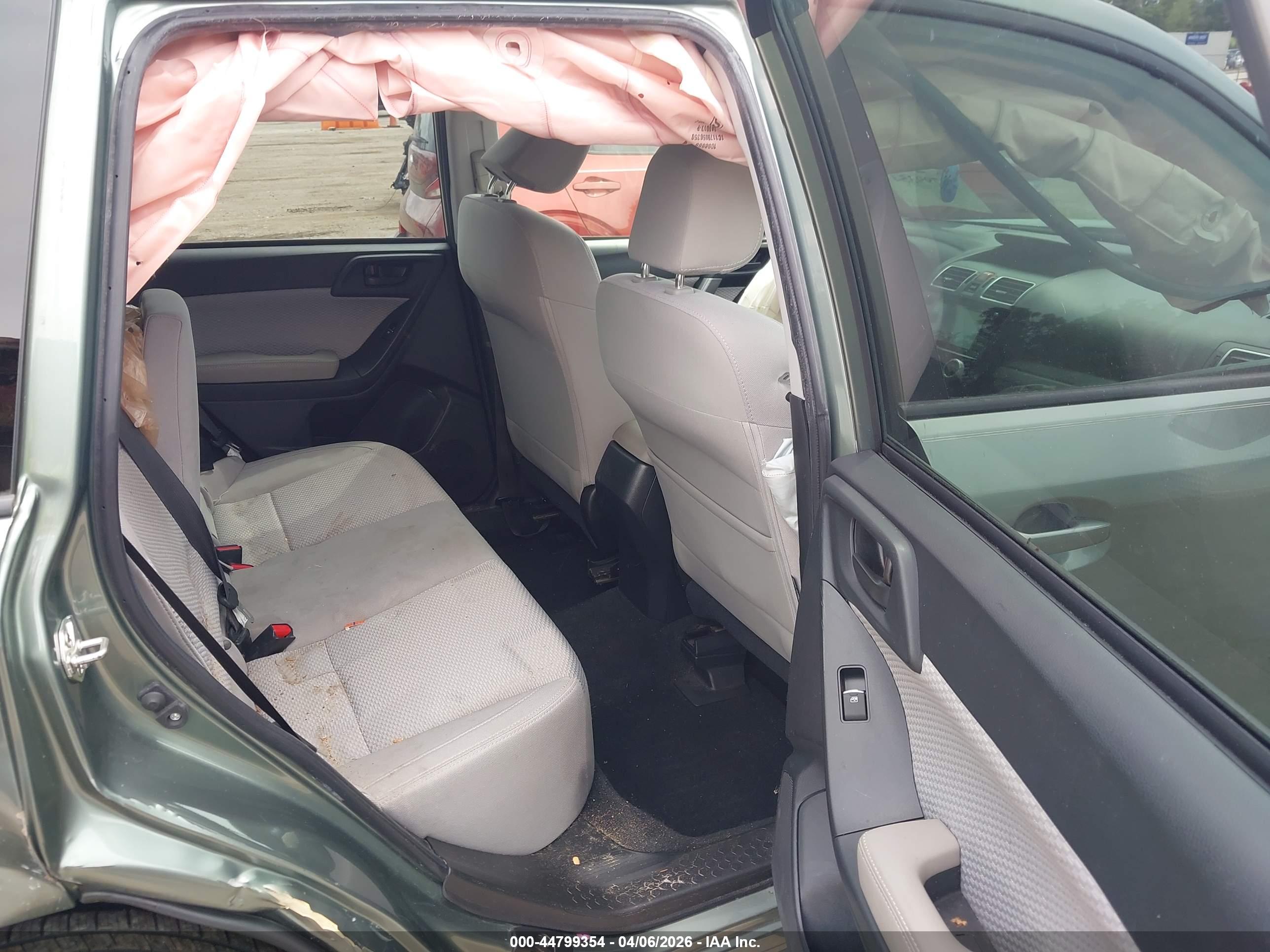 SUBARU FORESTER image 8