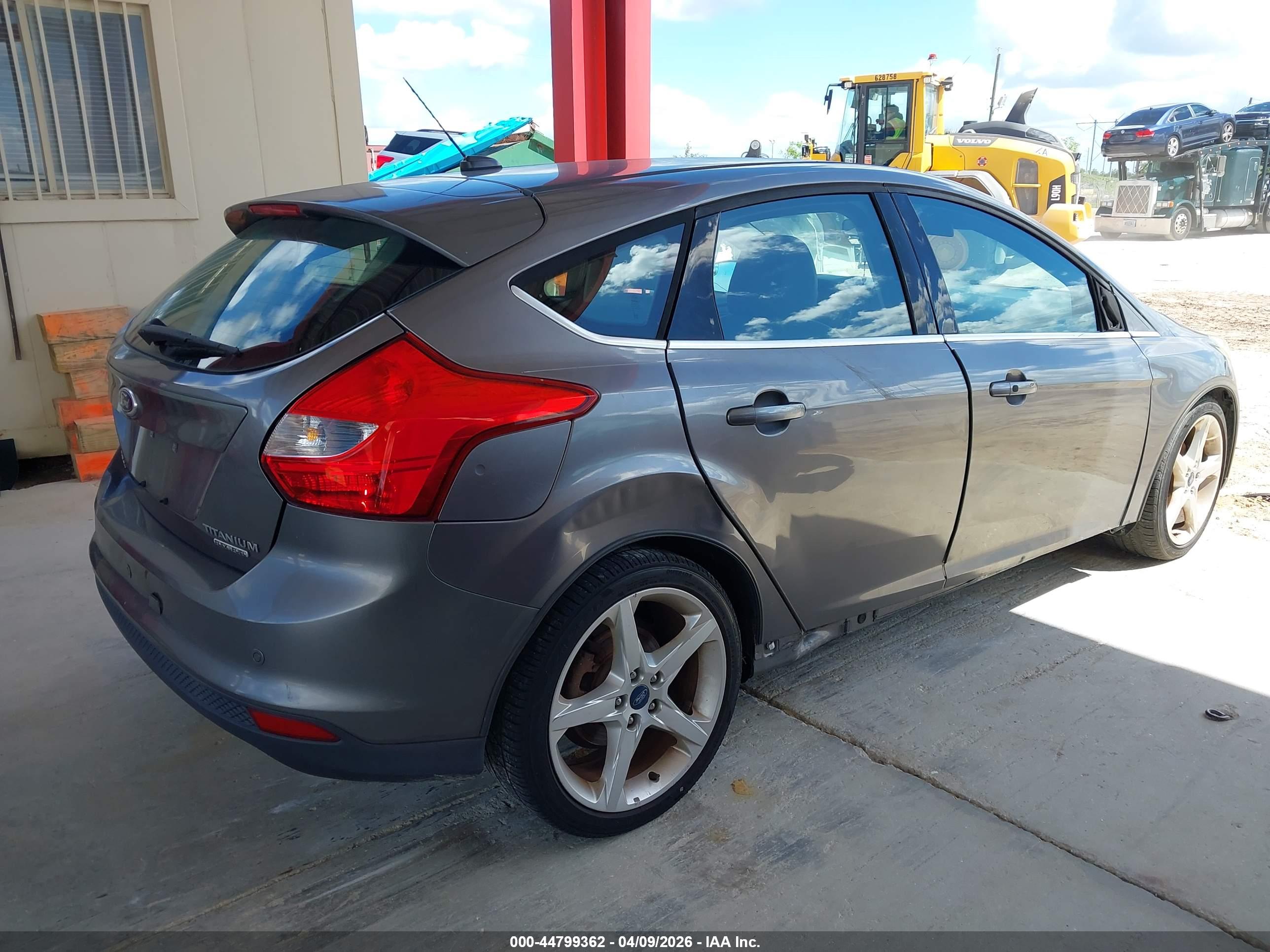 FORD FOCUS image 4