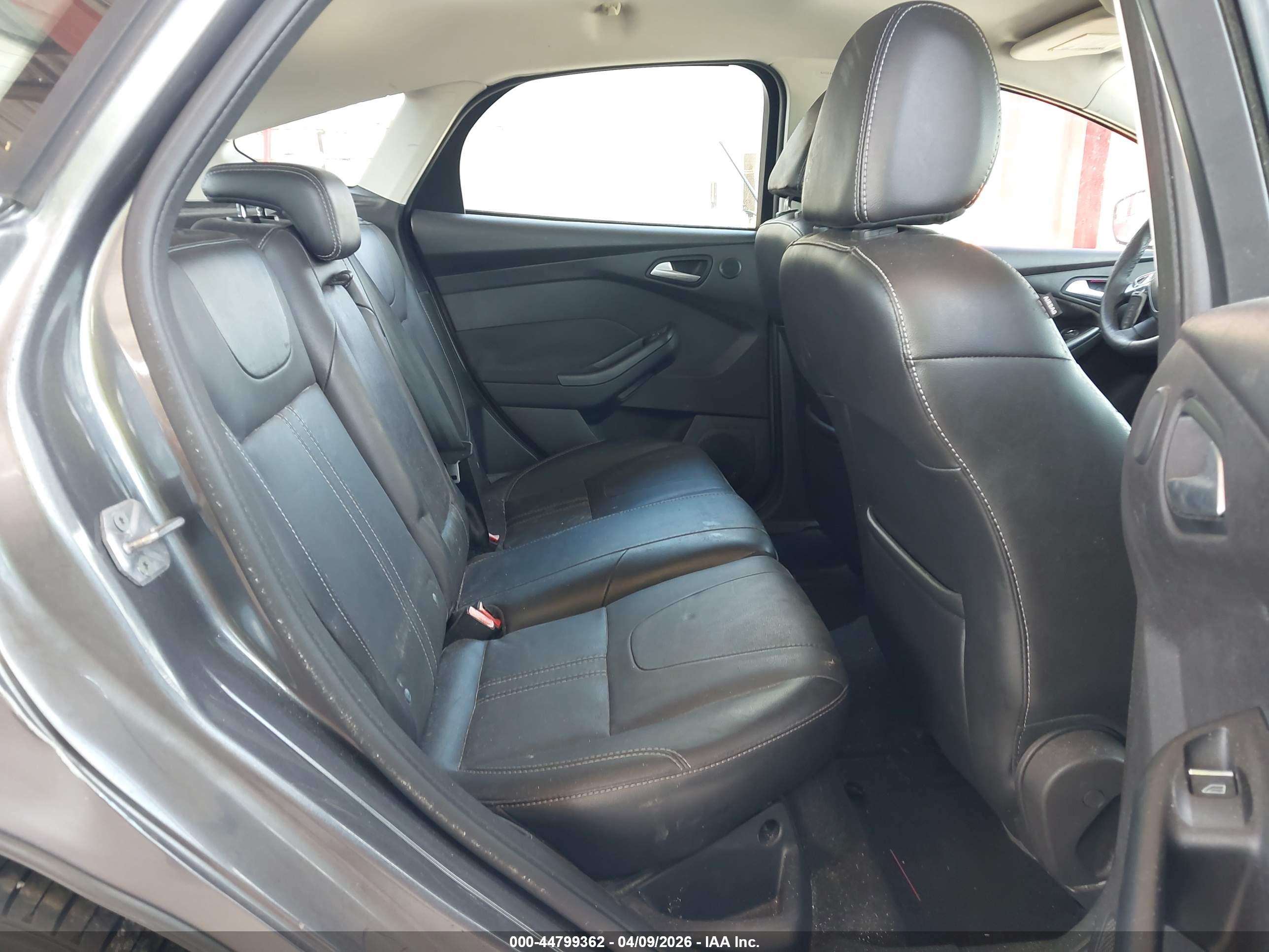 FORD FOCUS image 8
