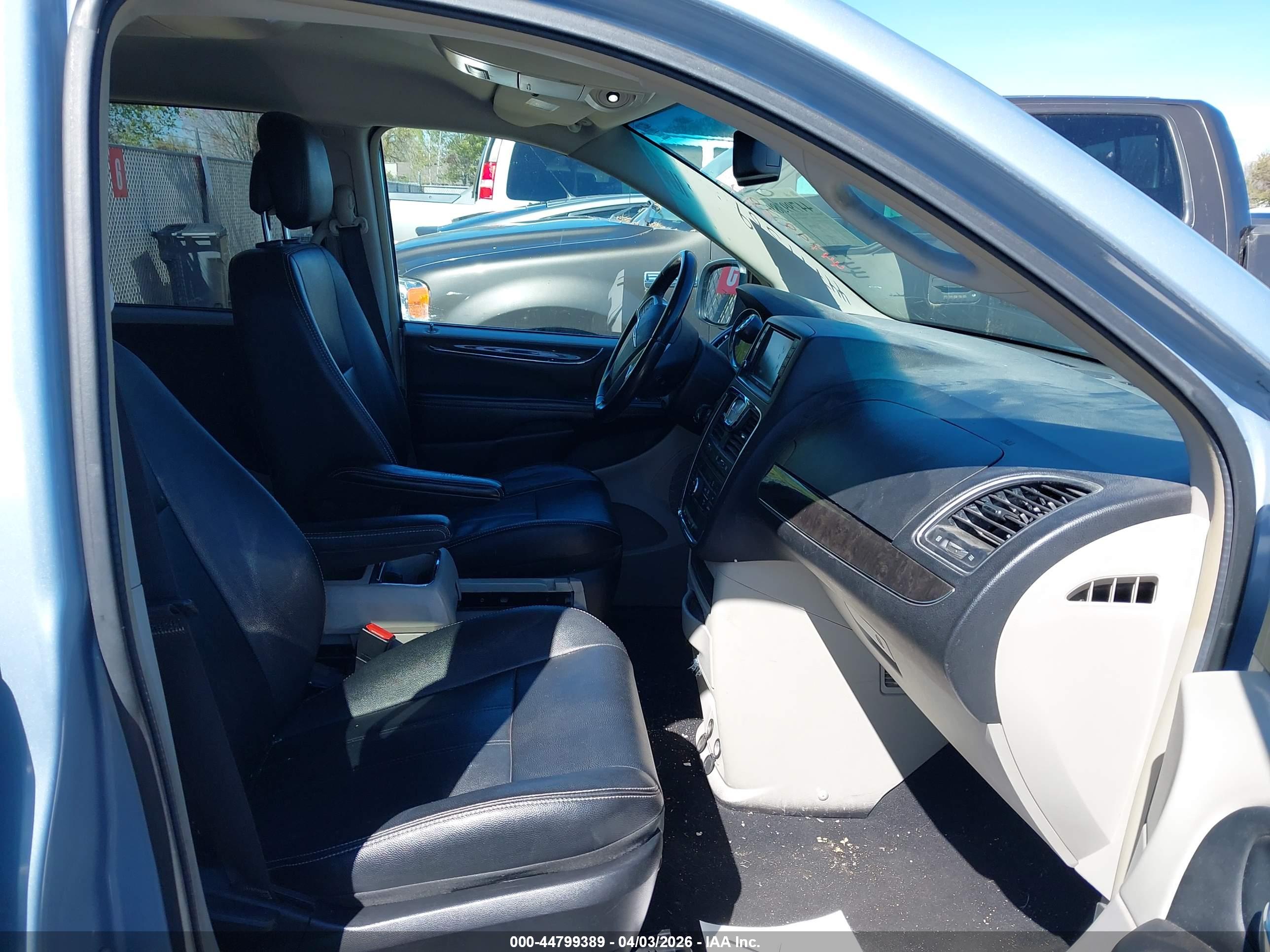 CHRYSLER TOWN image 5
