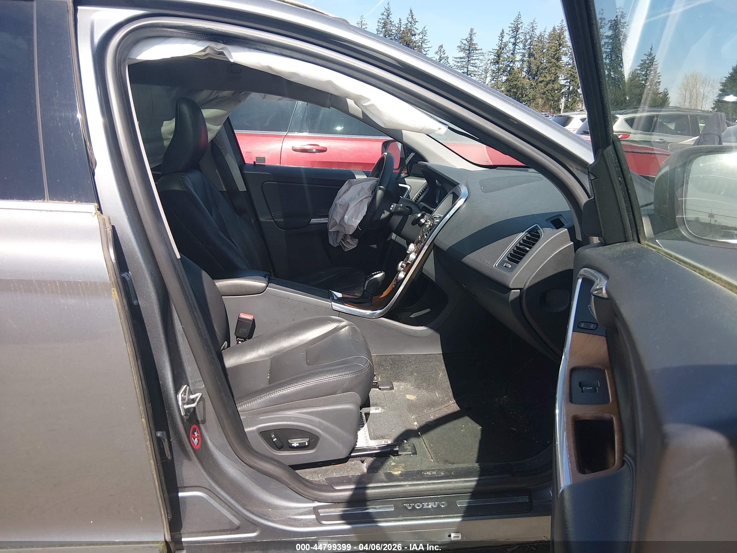 VOLVO XC60 image 5