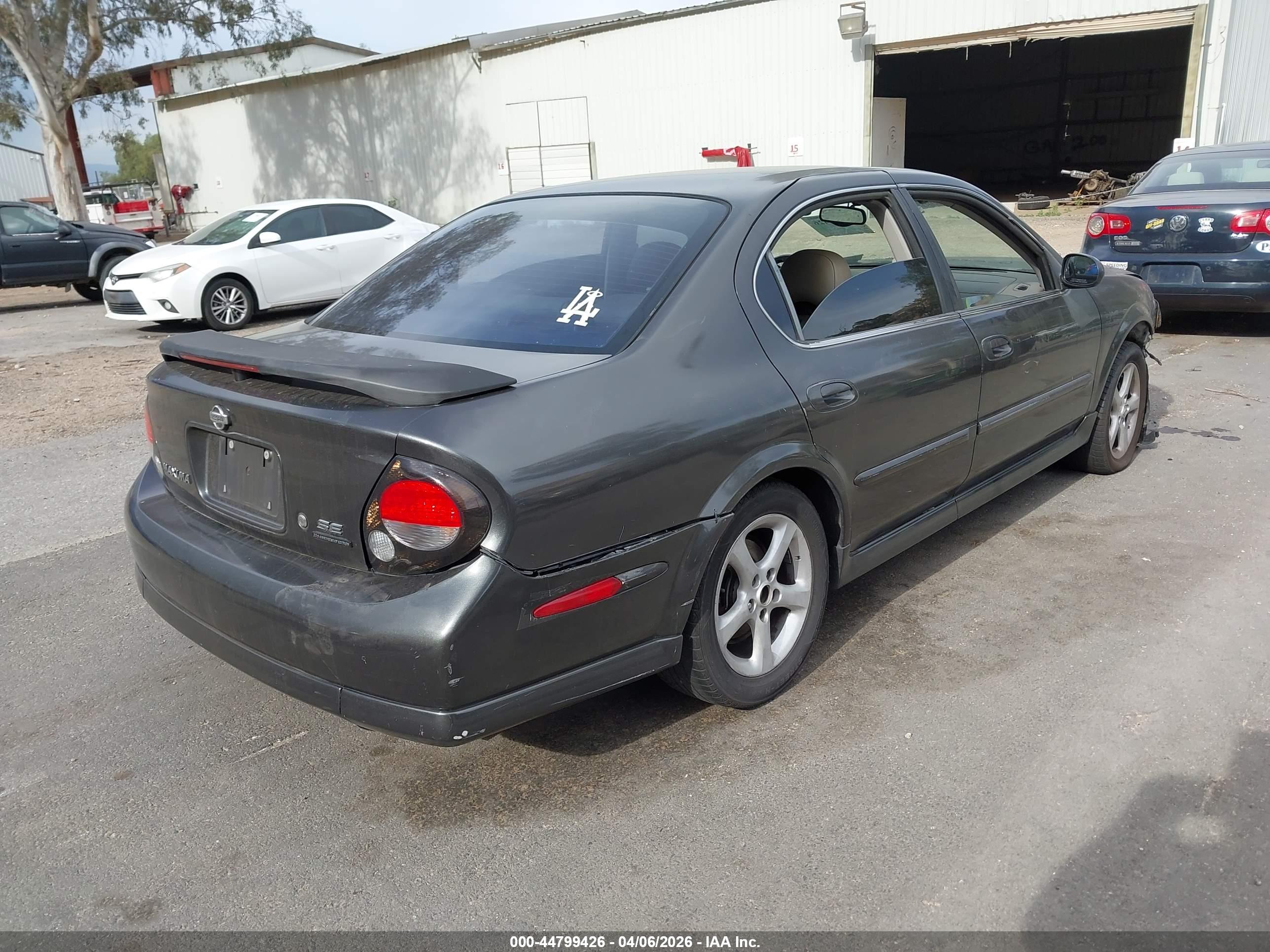 NISSAN MAXIMA image 4