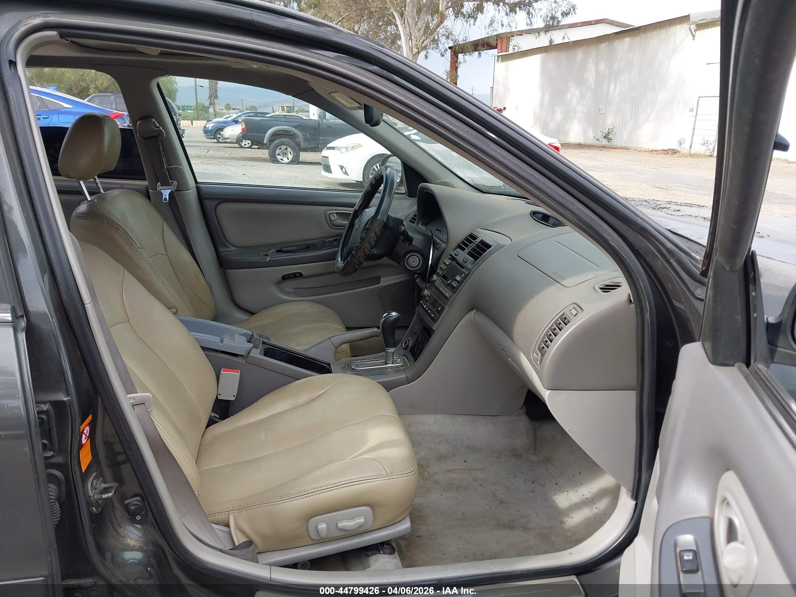 NISSAN MAXIMA image 5